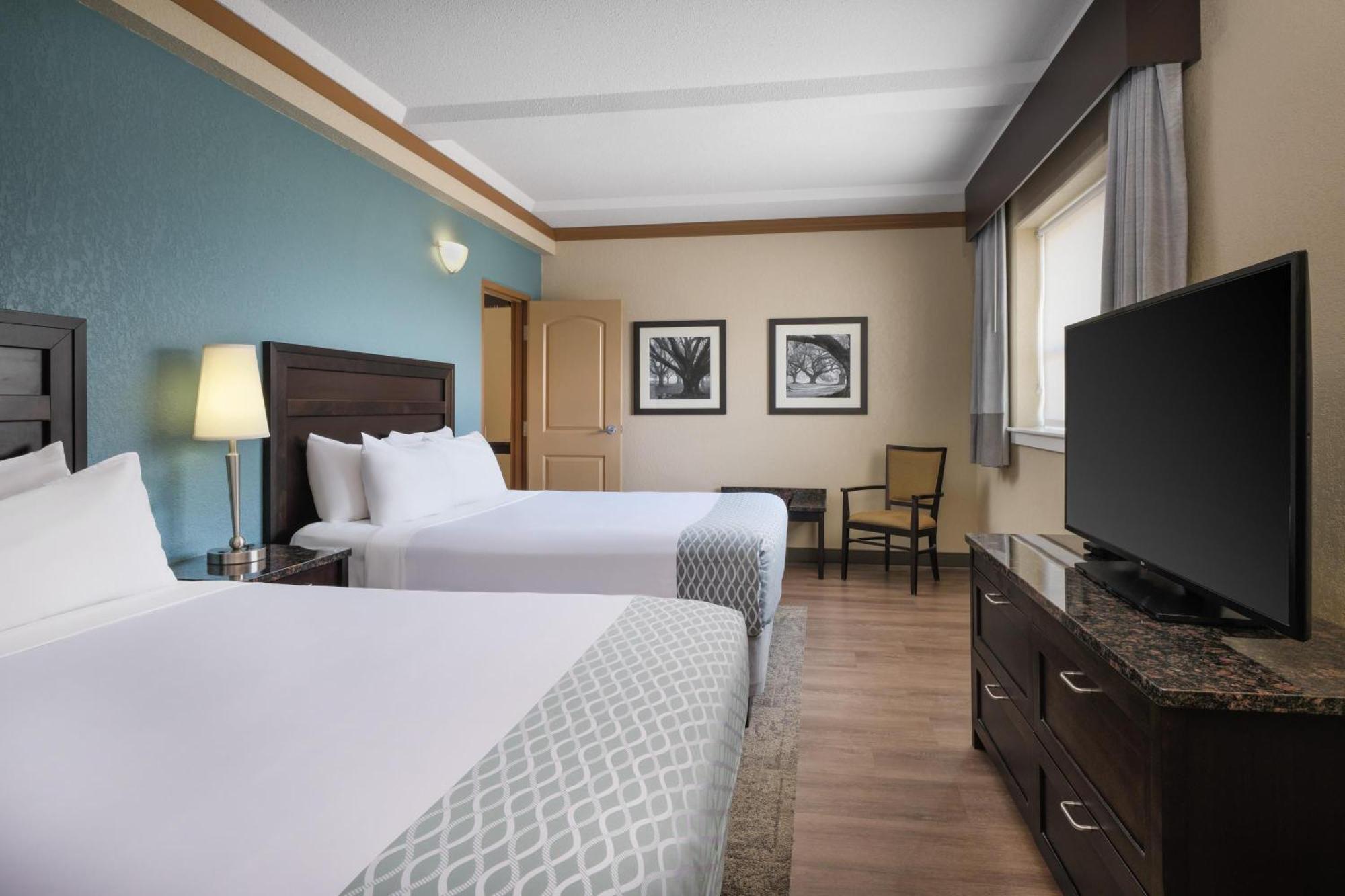 Queen Suite Two Queen Beds