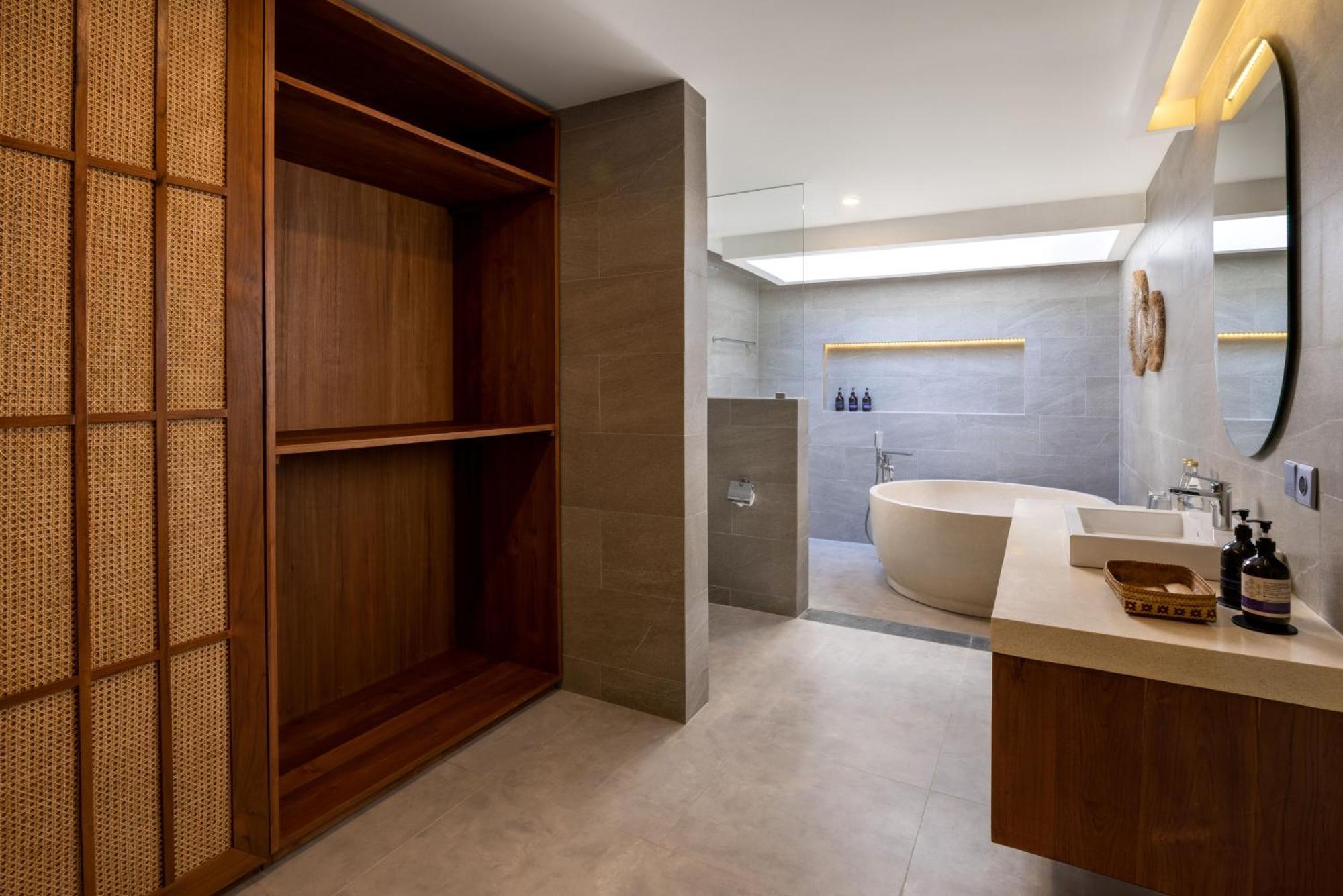 Signature Suite