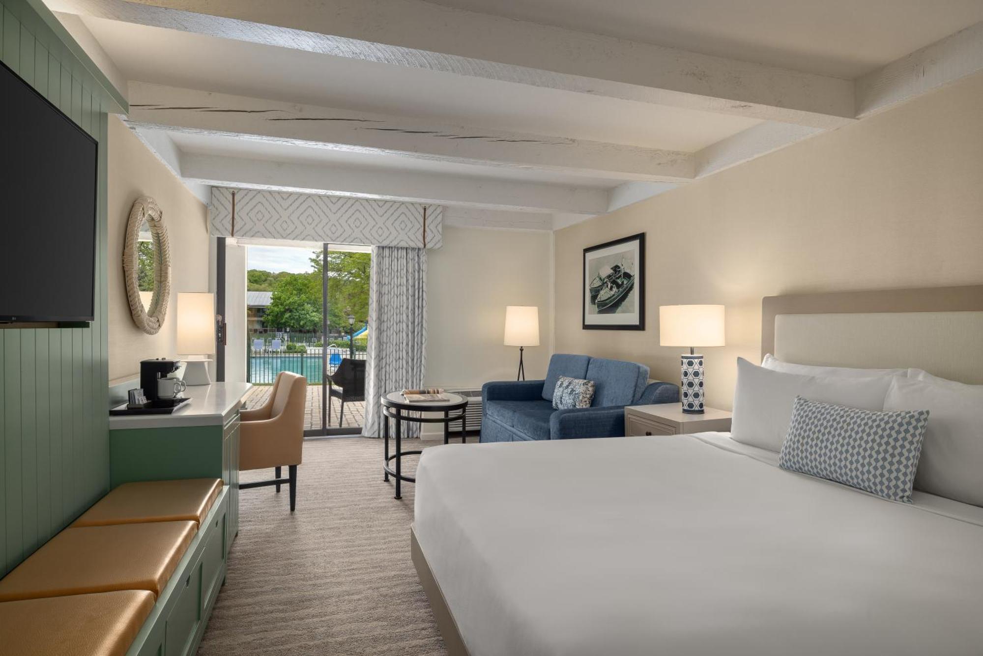 King Room with Pool View,1681734678:JPEG
