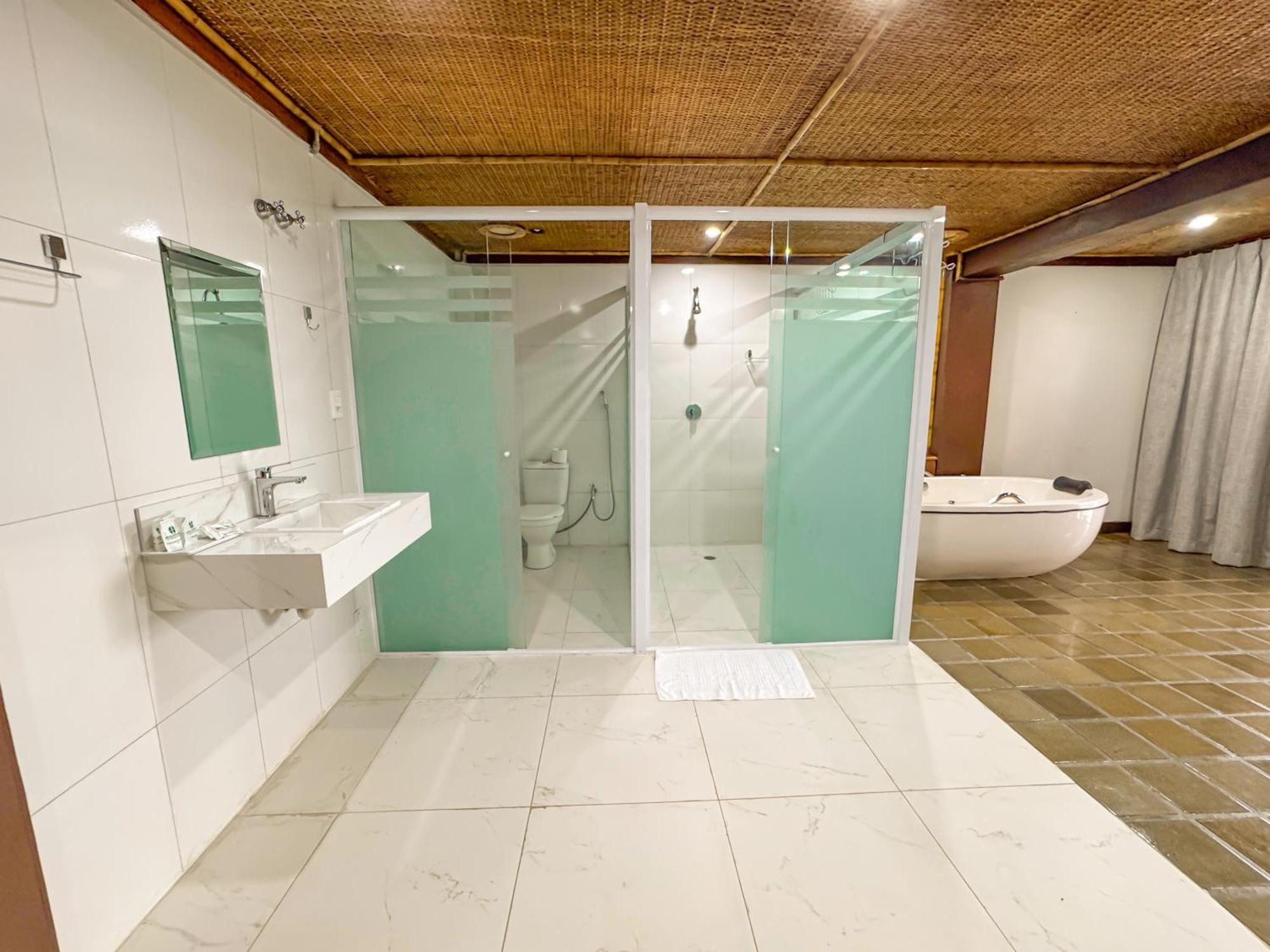 Standard Room Bath