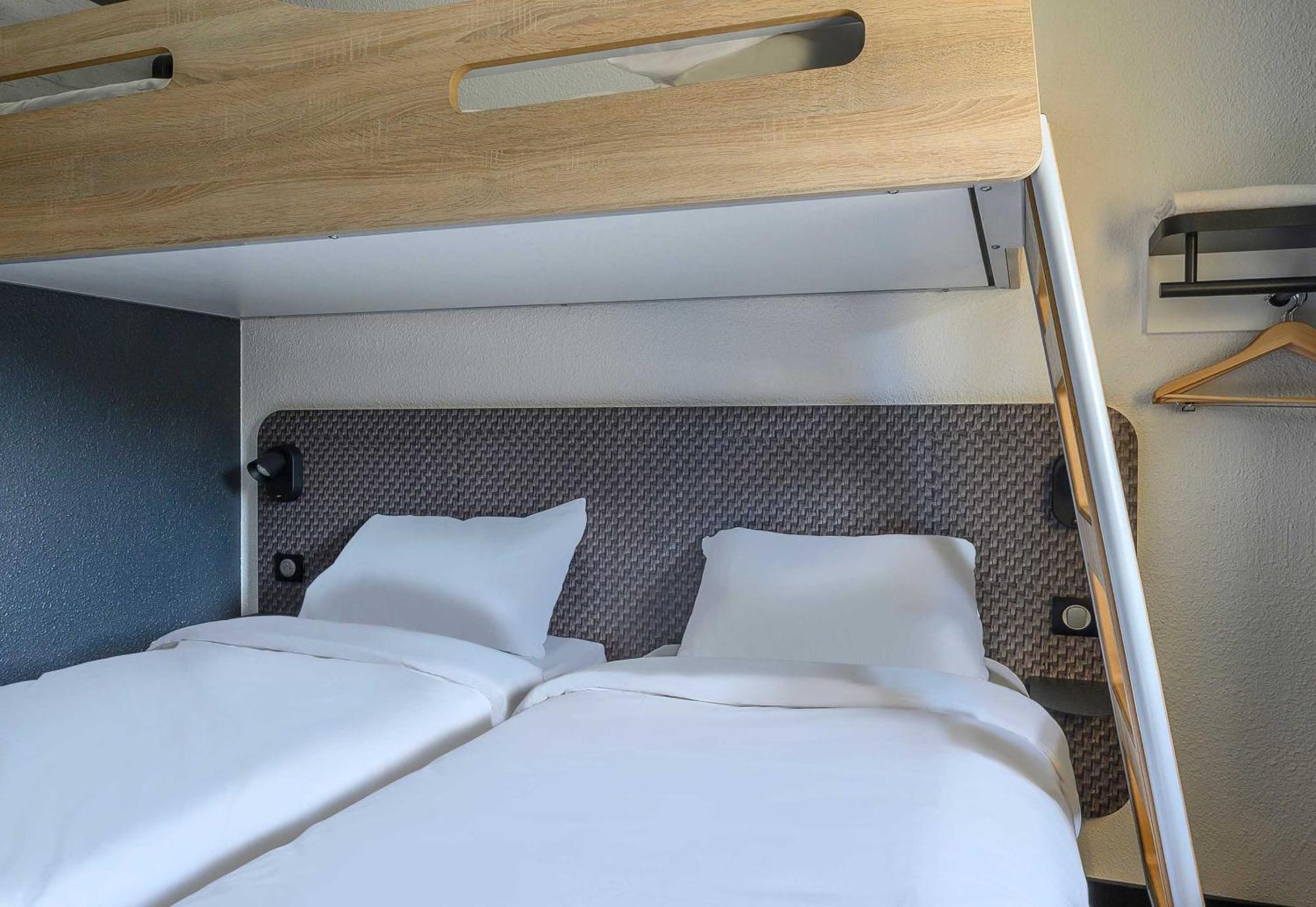 Triple Room Three Single Beds