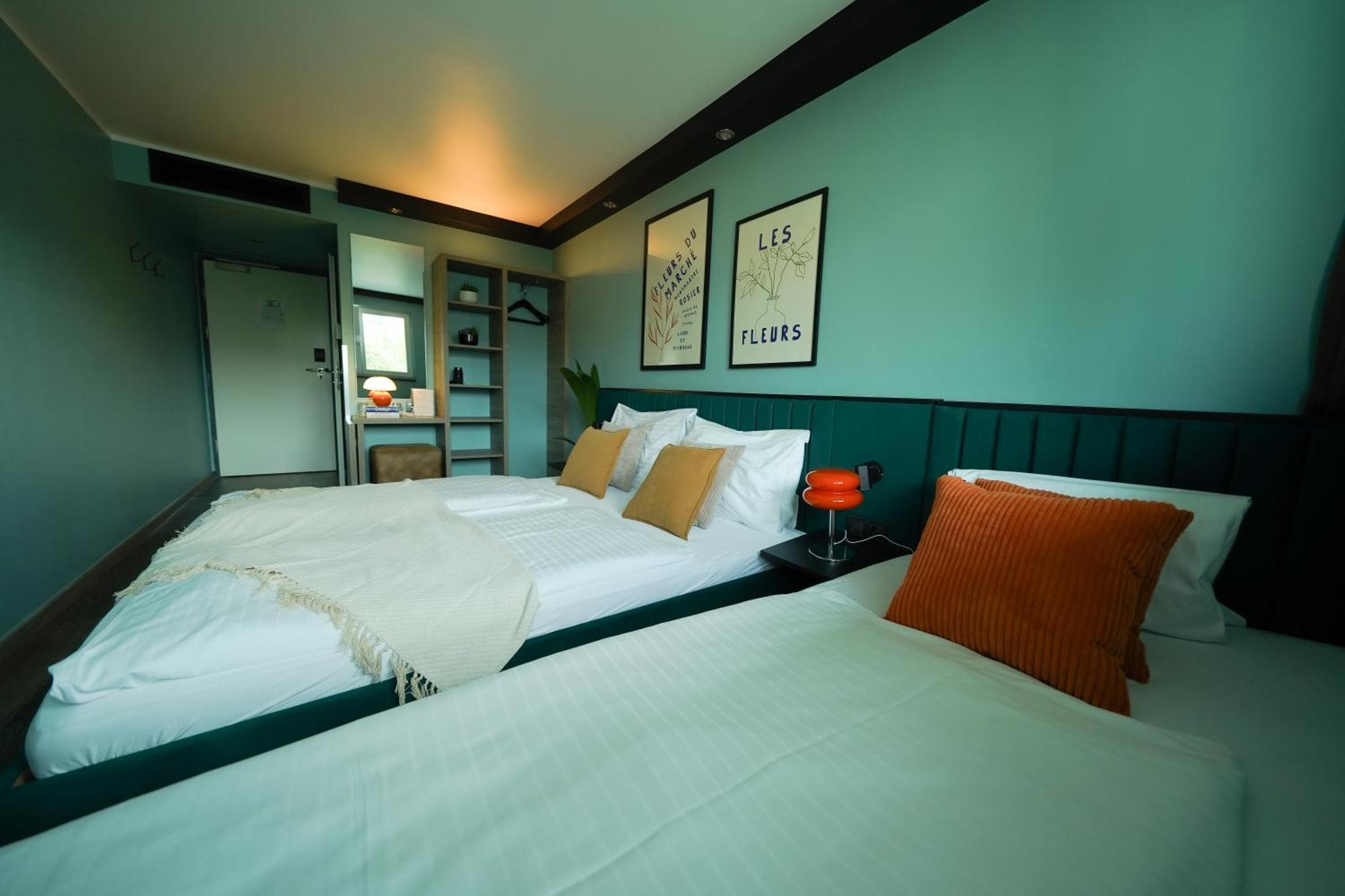 Triple Room,1681747274:JPEG