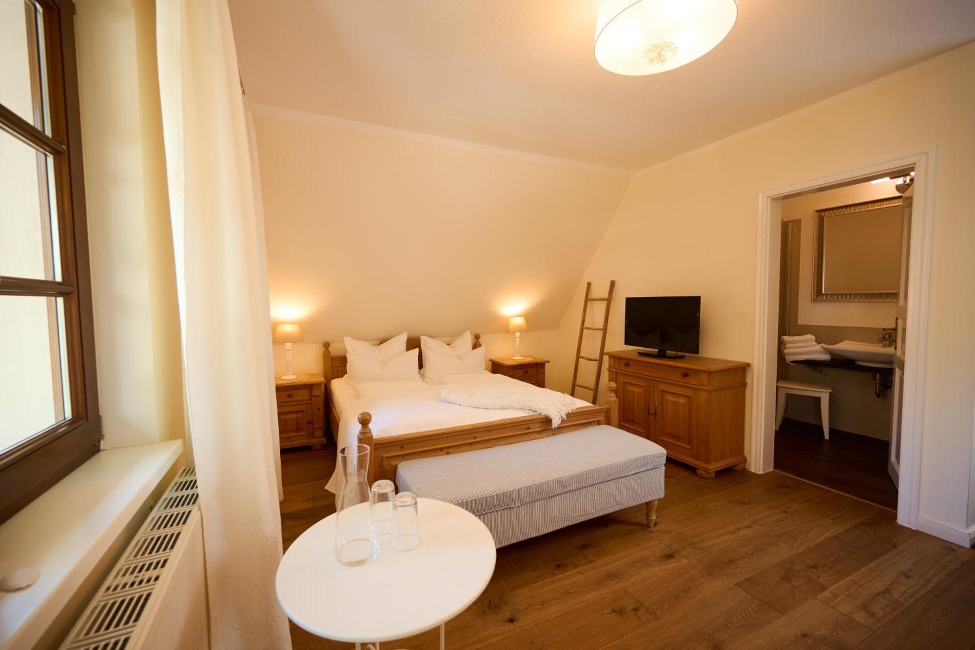 Double Room,1681756608:JPEG