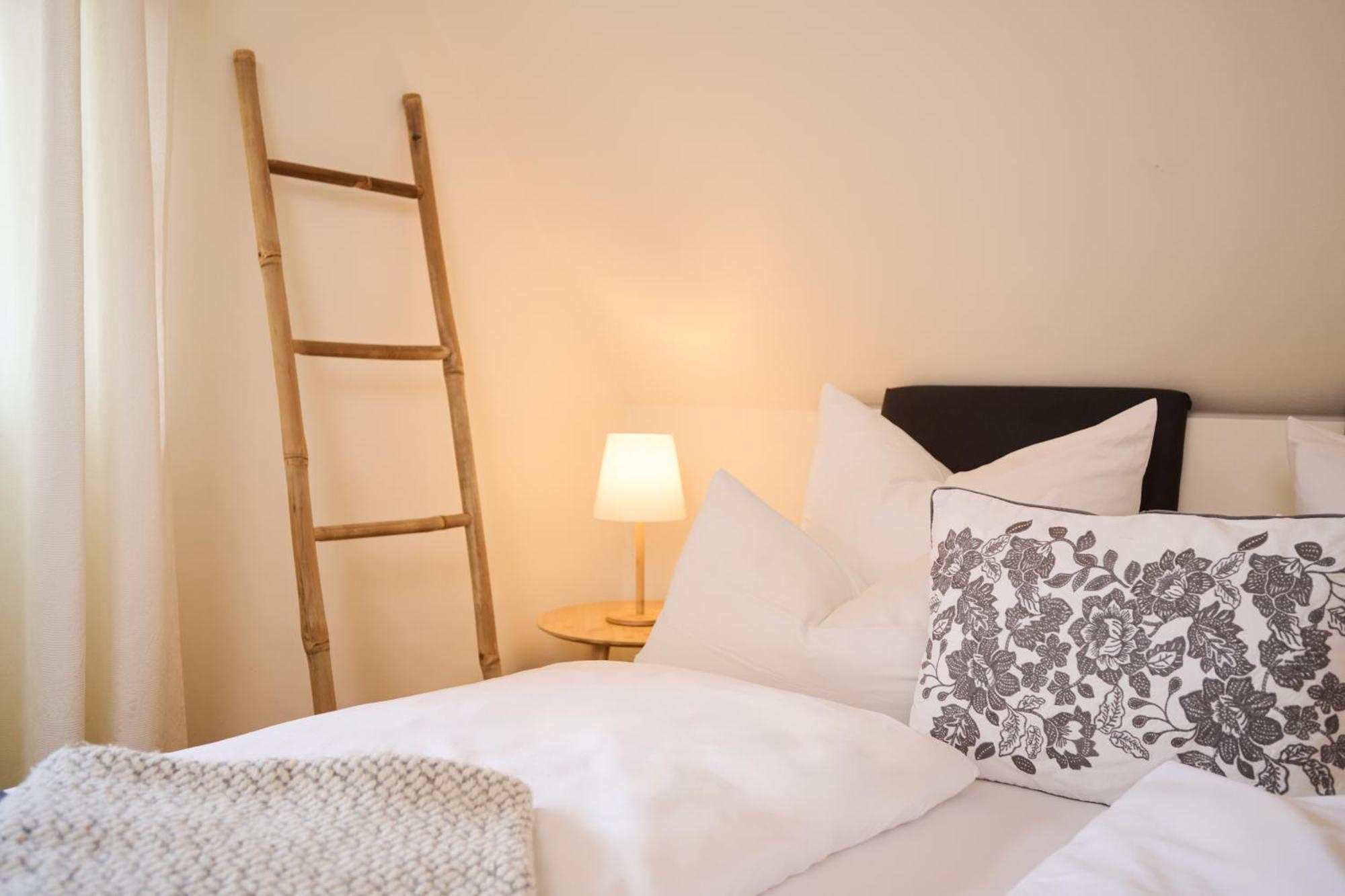 Small Double Room,1681756614:JPEG