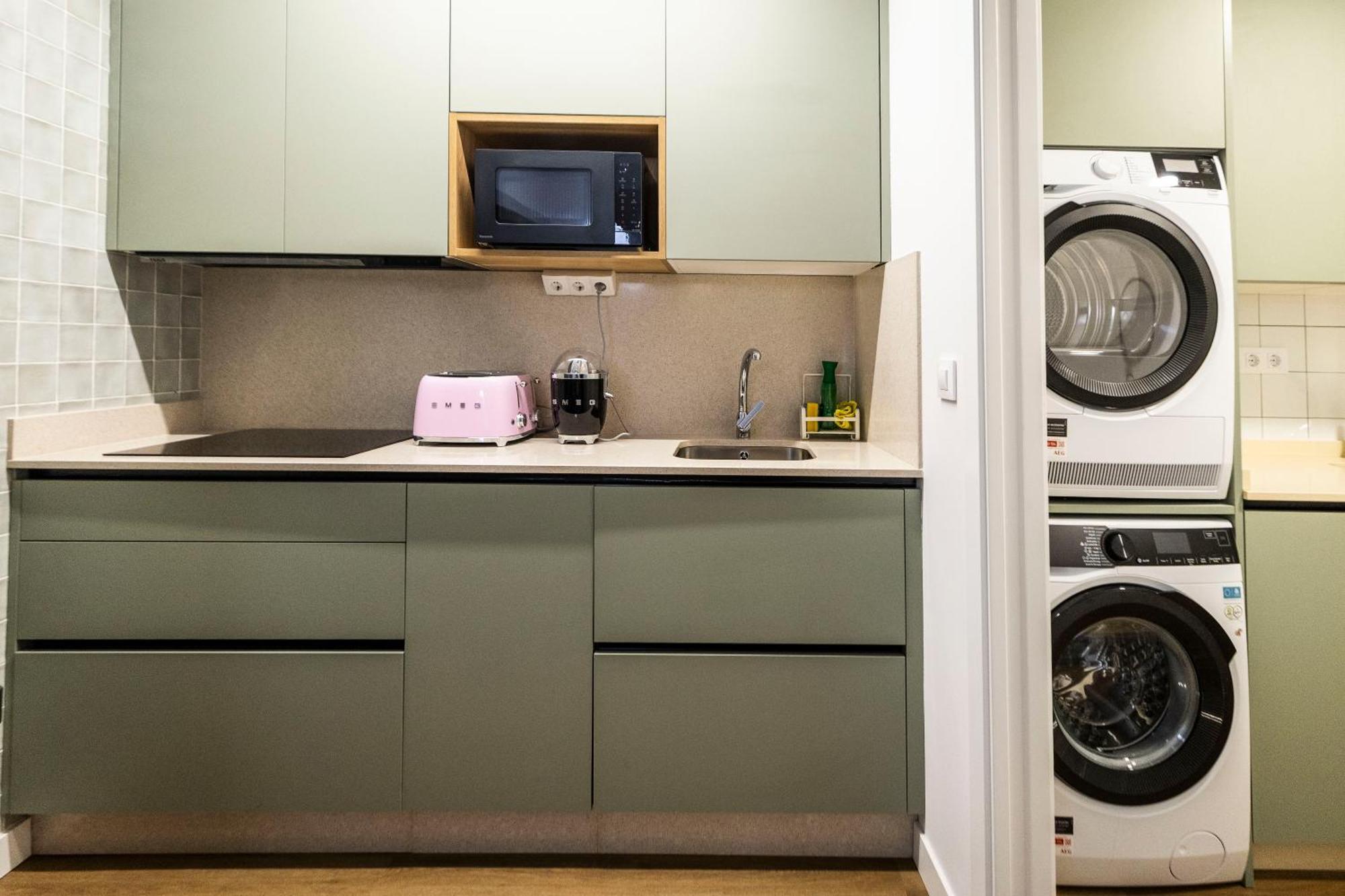 6-Bed Mixed Dormitory Room