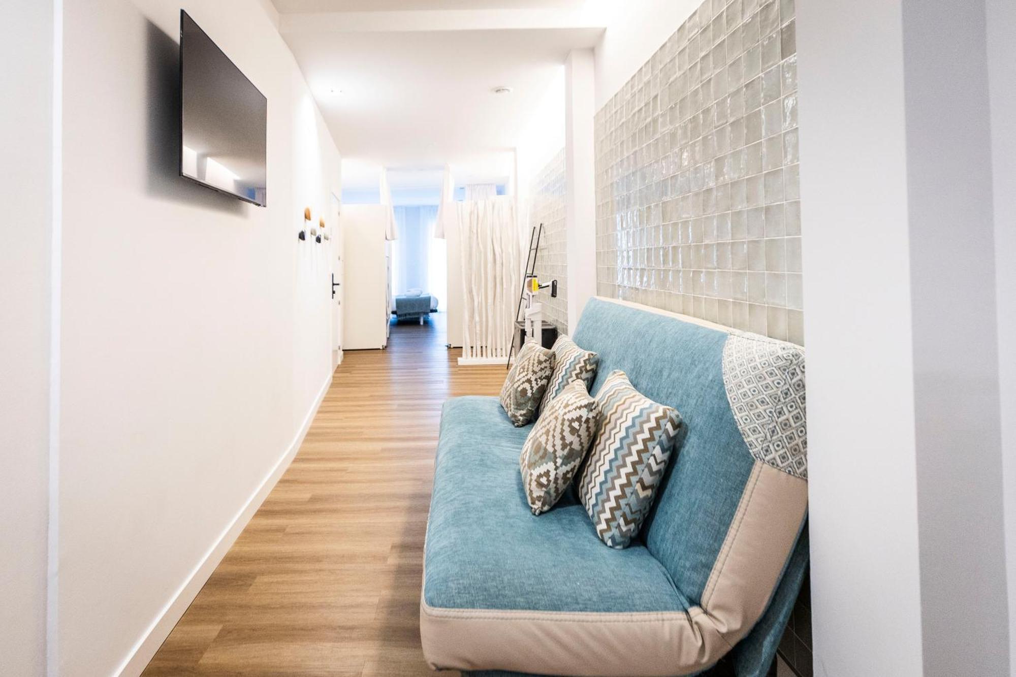 6-Bed Mixed Dormitory Room