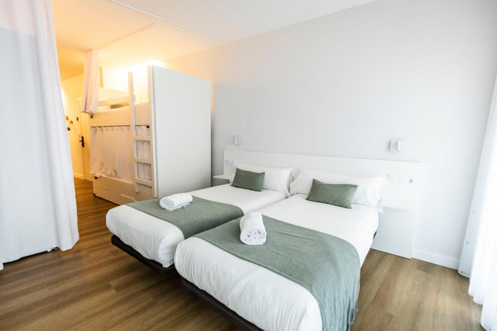 6-Bed Mixed Dormitory Room