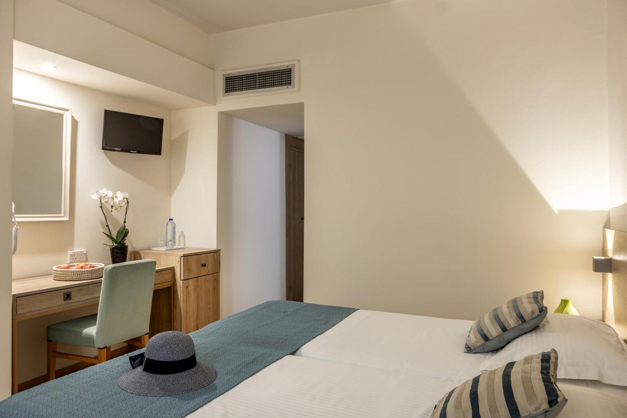 Standard Twin Room Inland View