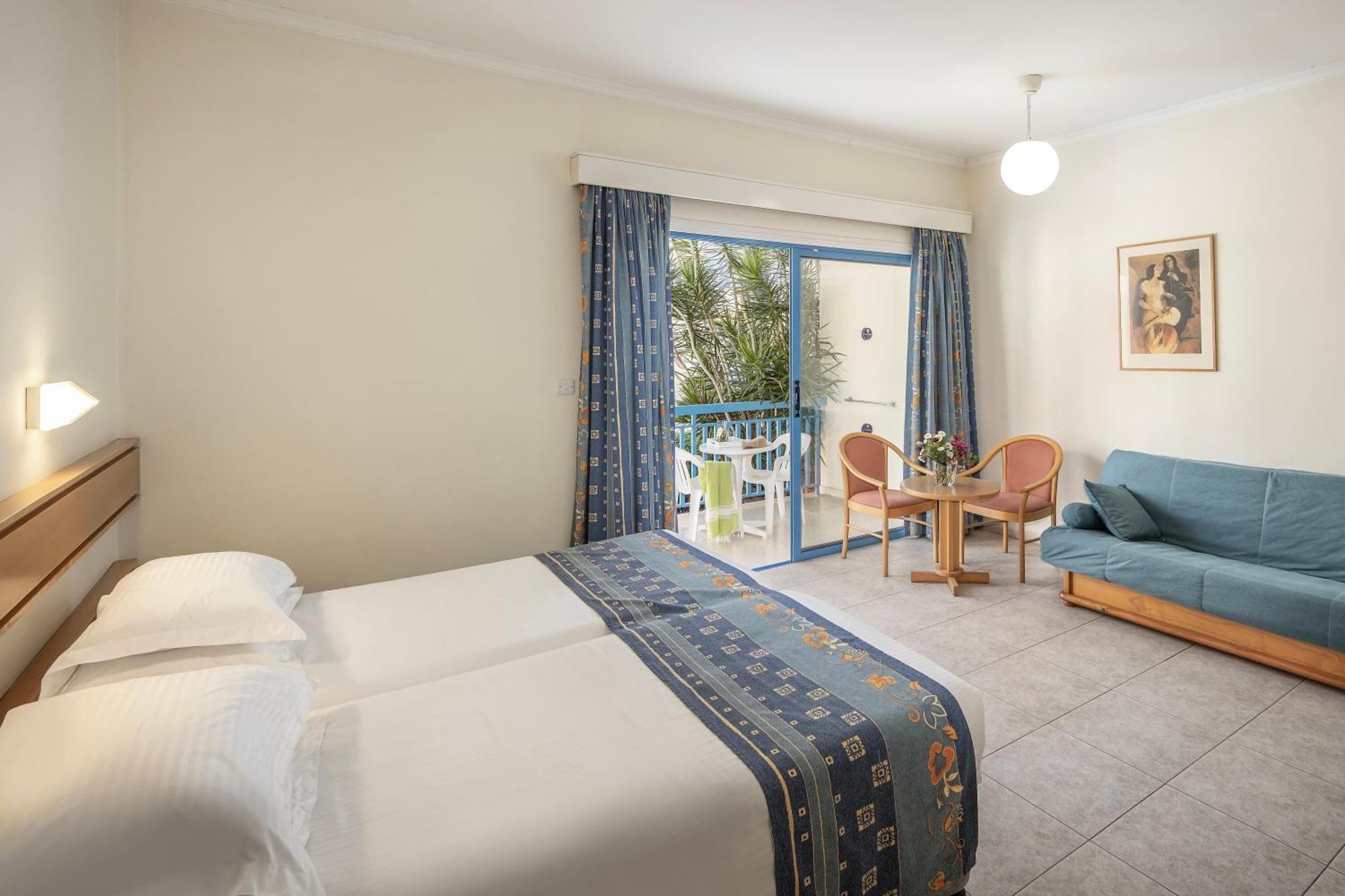 Superior Twin Room Pool View
