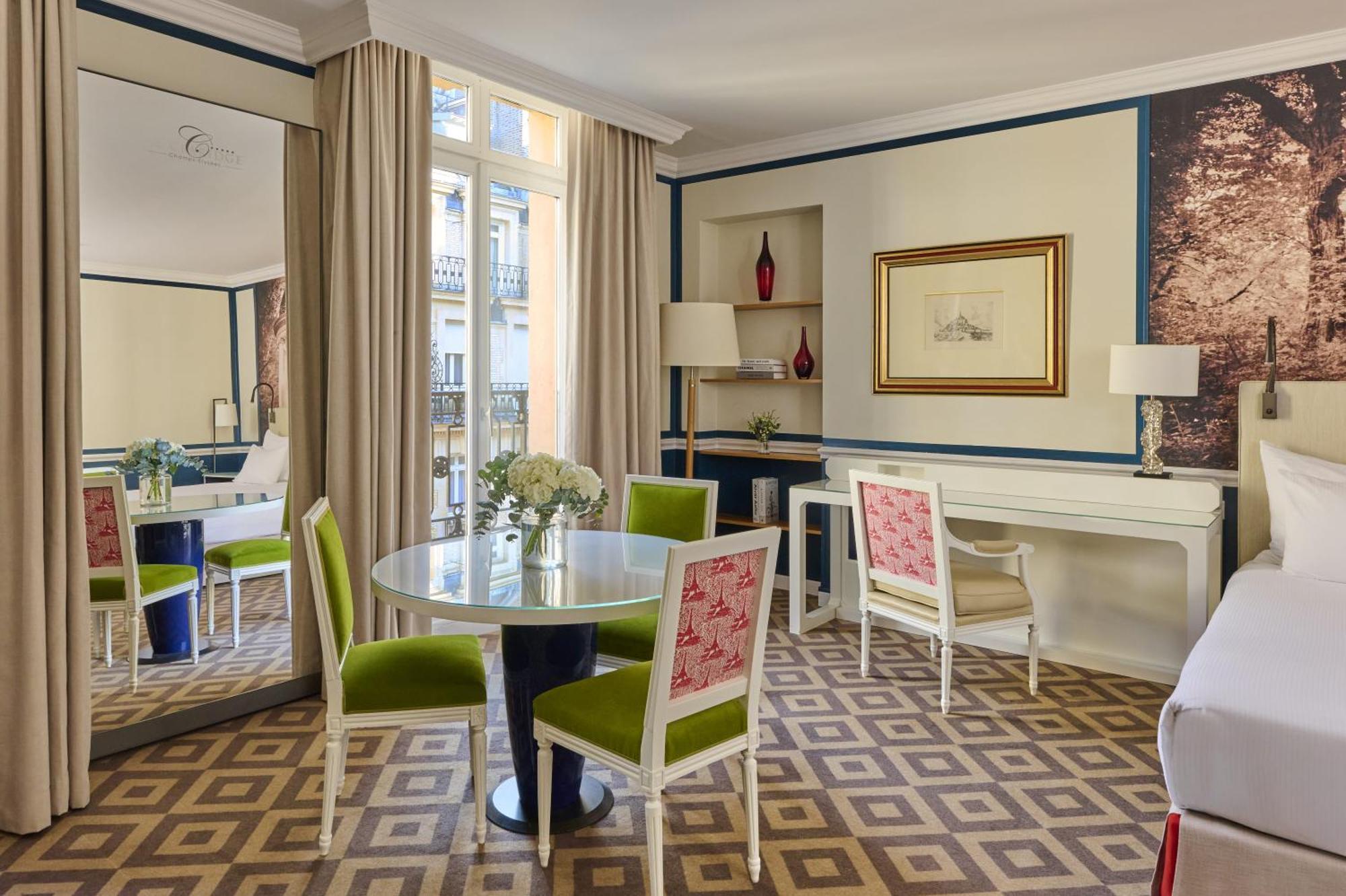 Deluxe Suite with Patio View,1682929742:JPEG