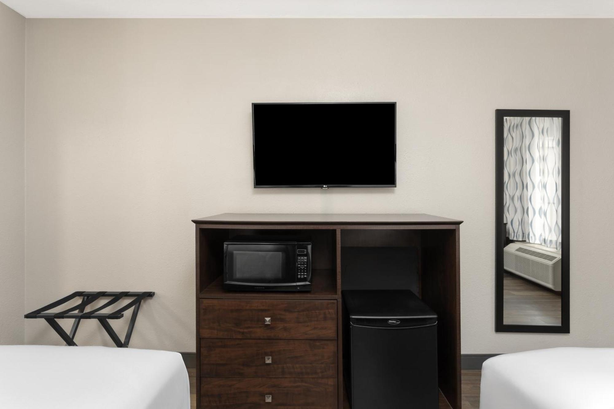 King Room with Bath Tub - Mobility/Hearing Accessible - Non-Smoking,1697798718:JPEG