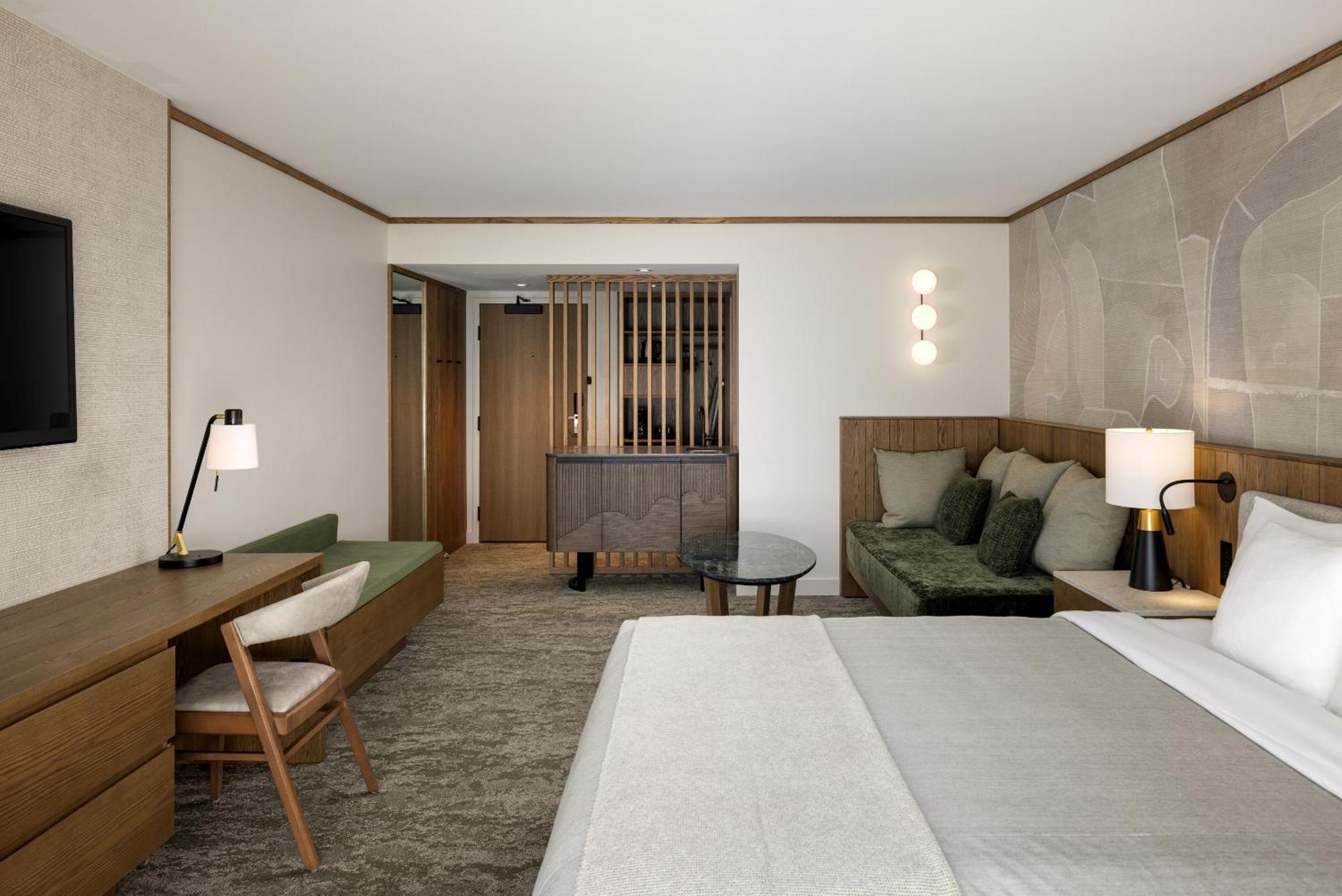 Superior King Room Bed