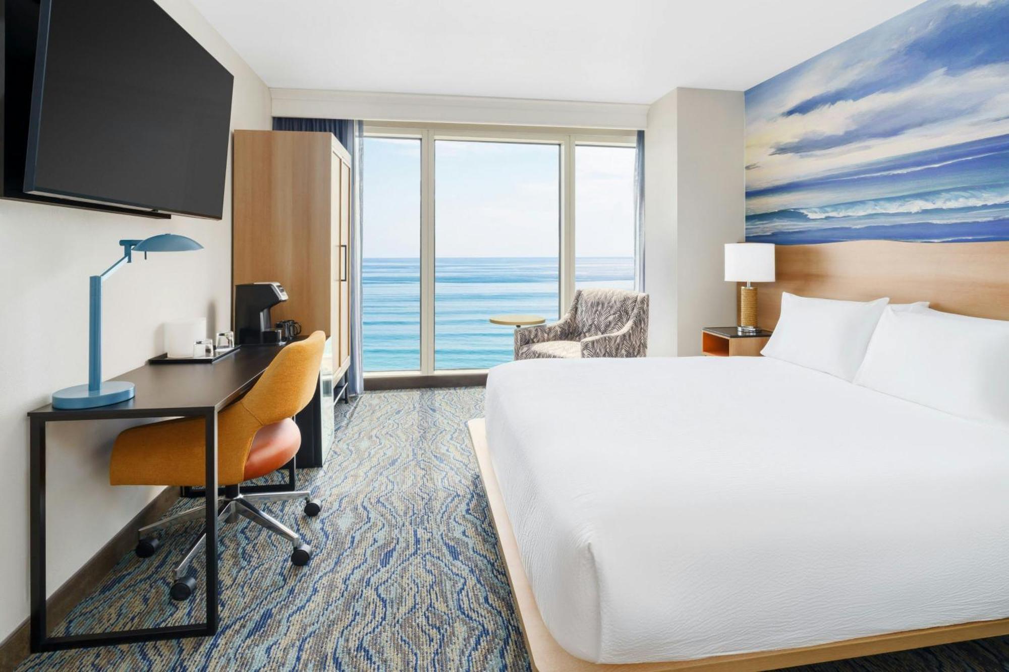 King Room Oceanfront View Bathtub Mobility Access,1632220676:JPEG