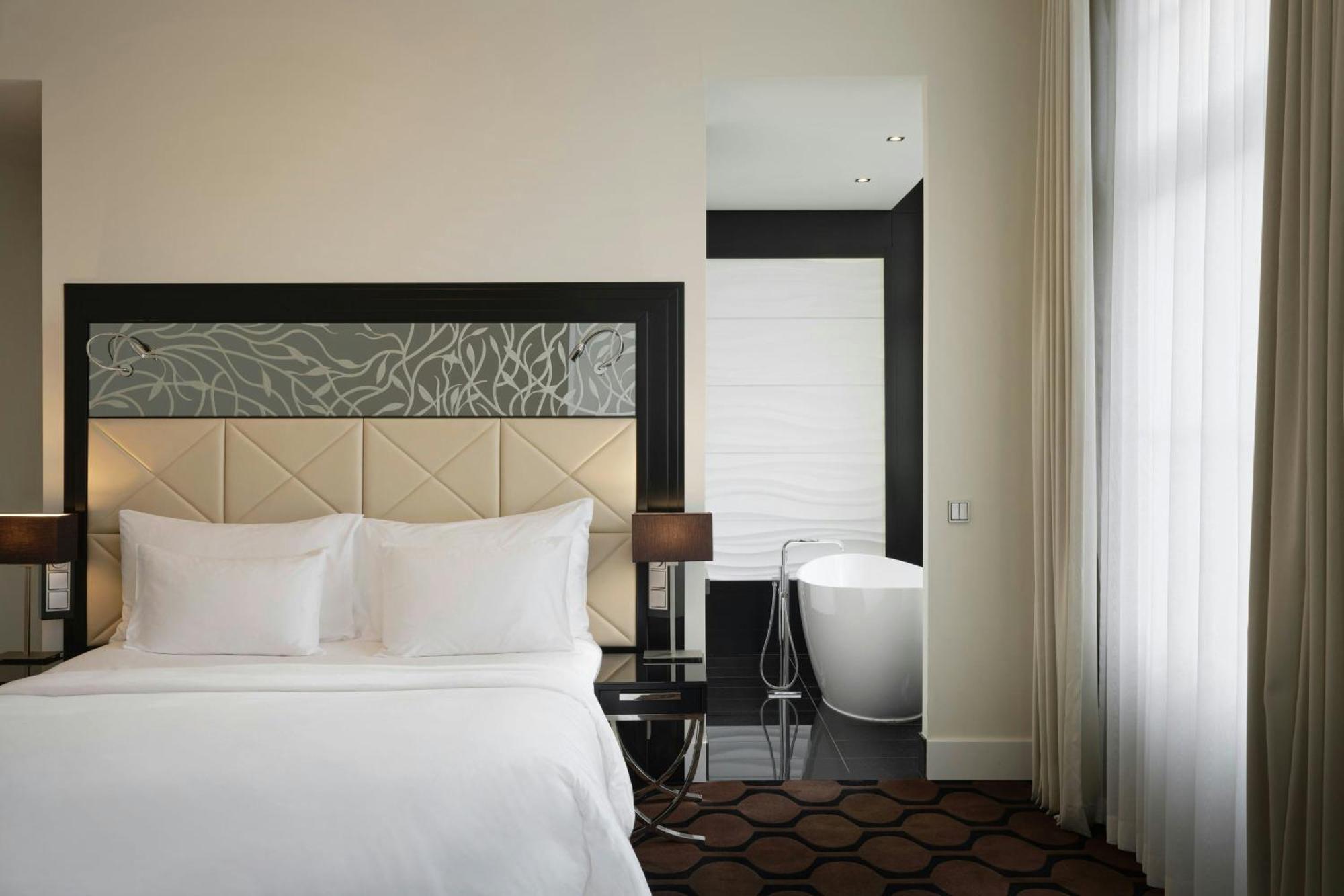 Junior Suite 1 King