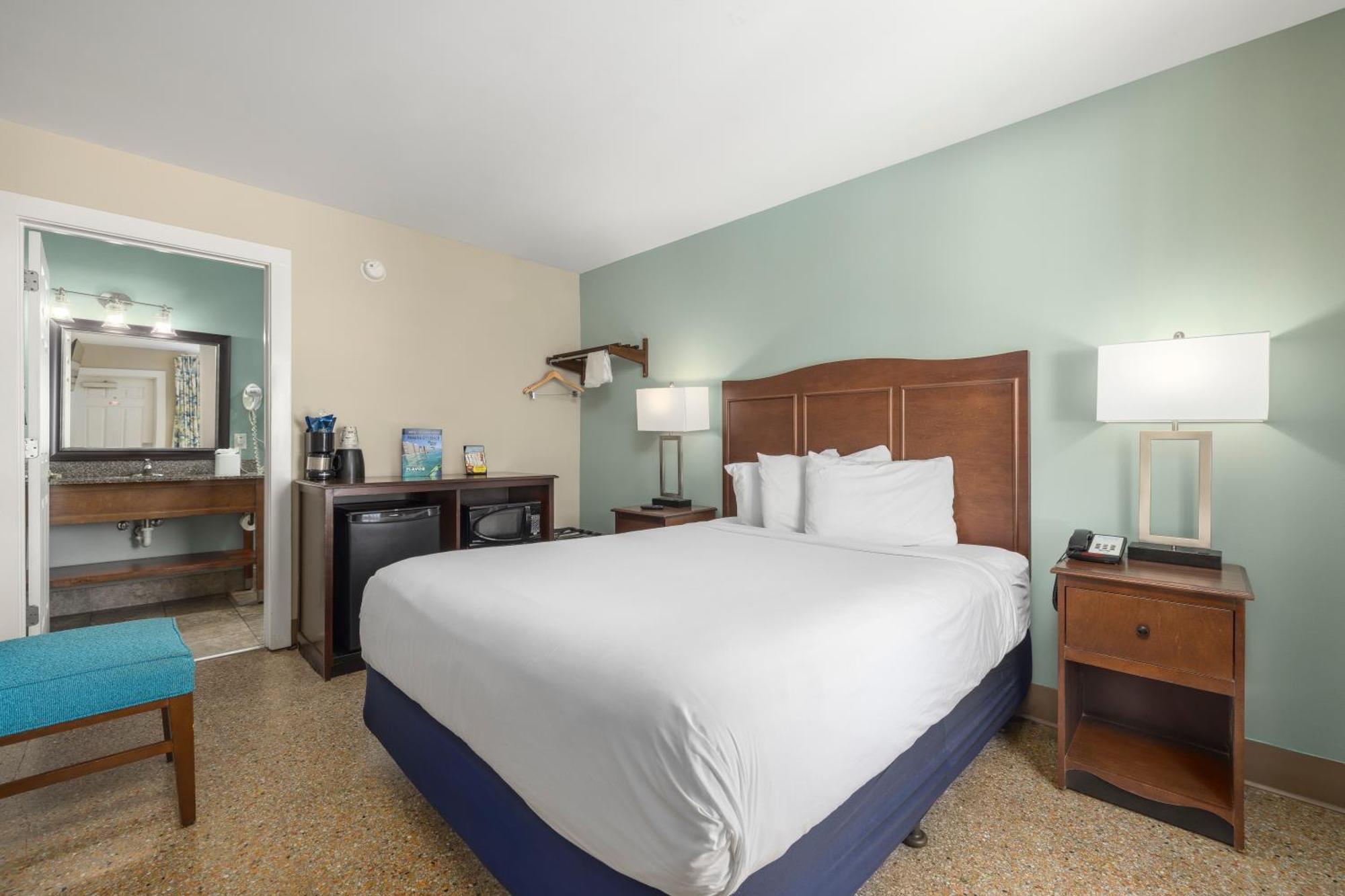 Deluxe Queen Room