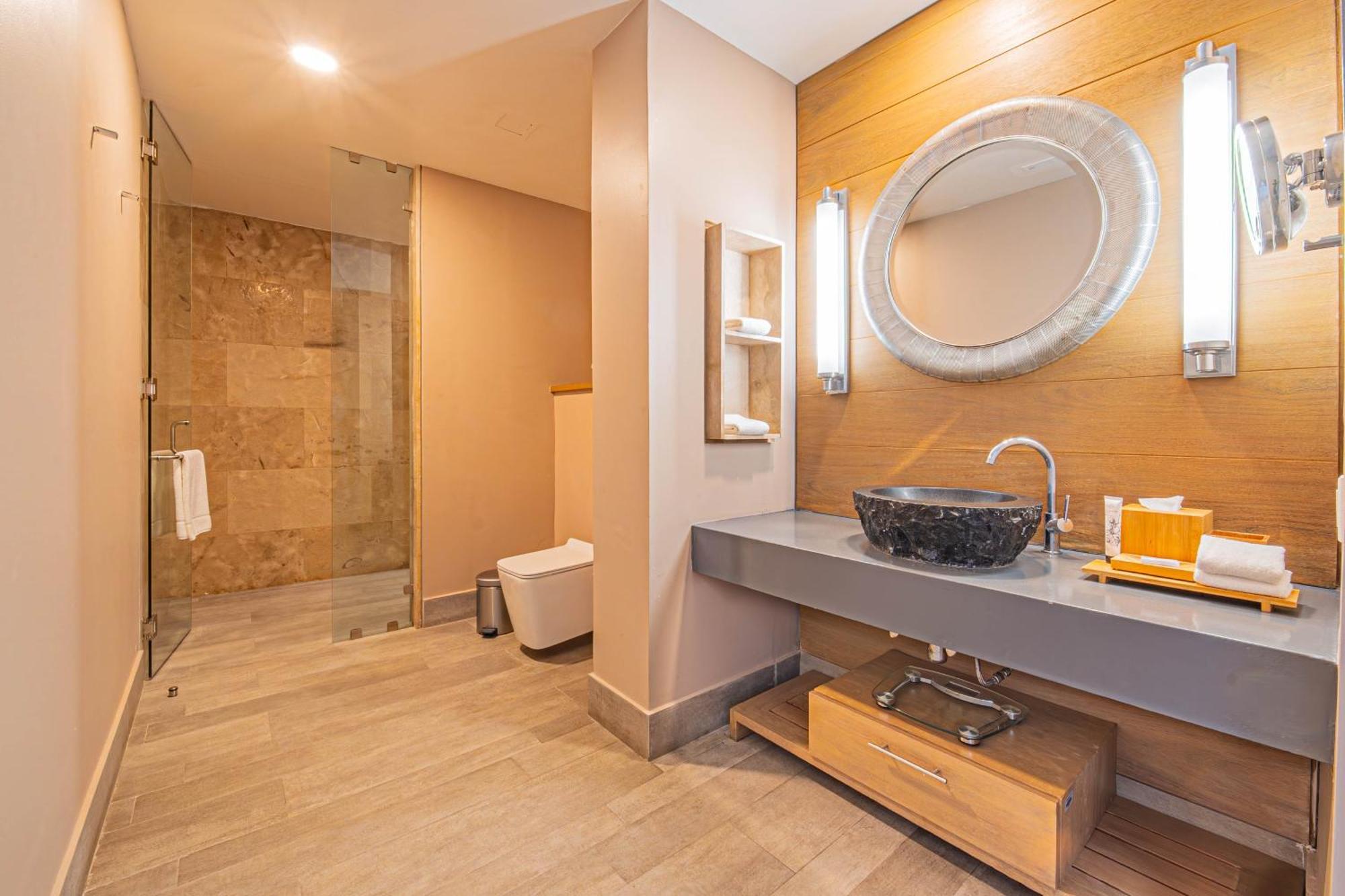 Standard King Room - Adults Only