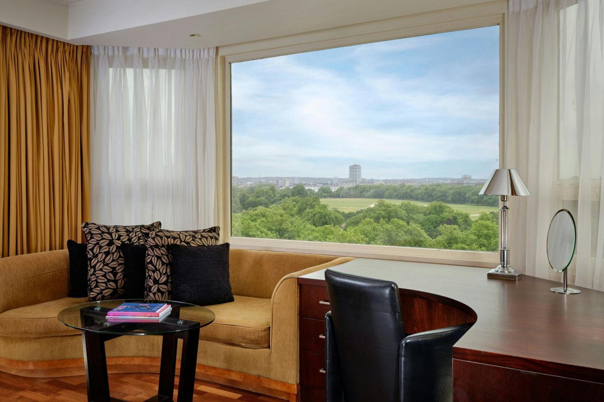 Panoramic Room Guest room 1 King Skyline view High floor
