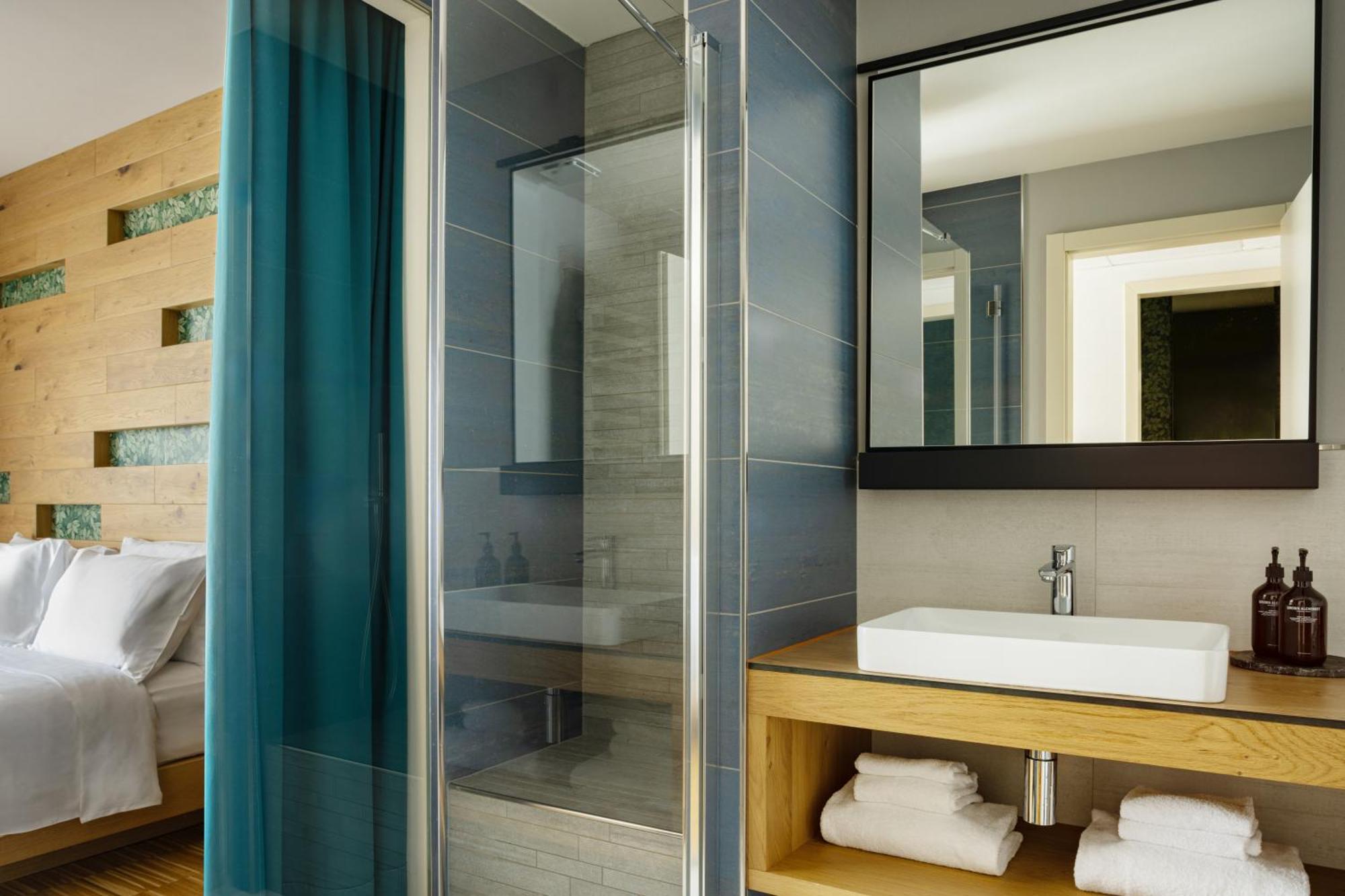 Junior Suite Deluxe with Park View,1683805412:JPEG