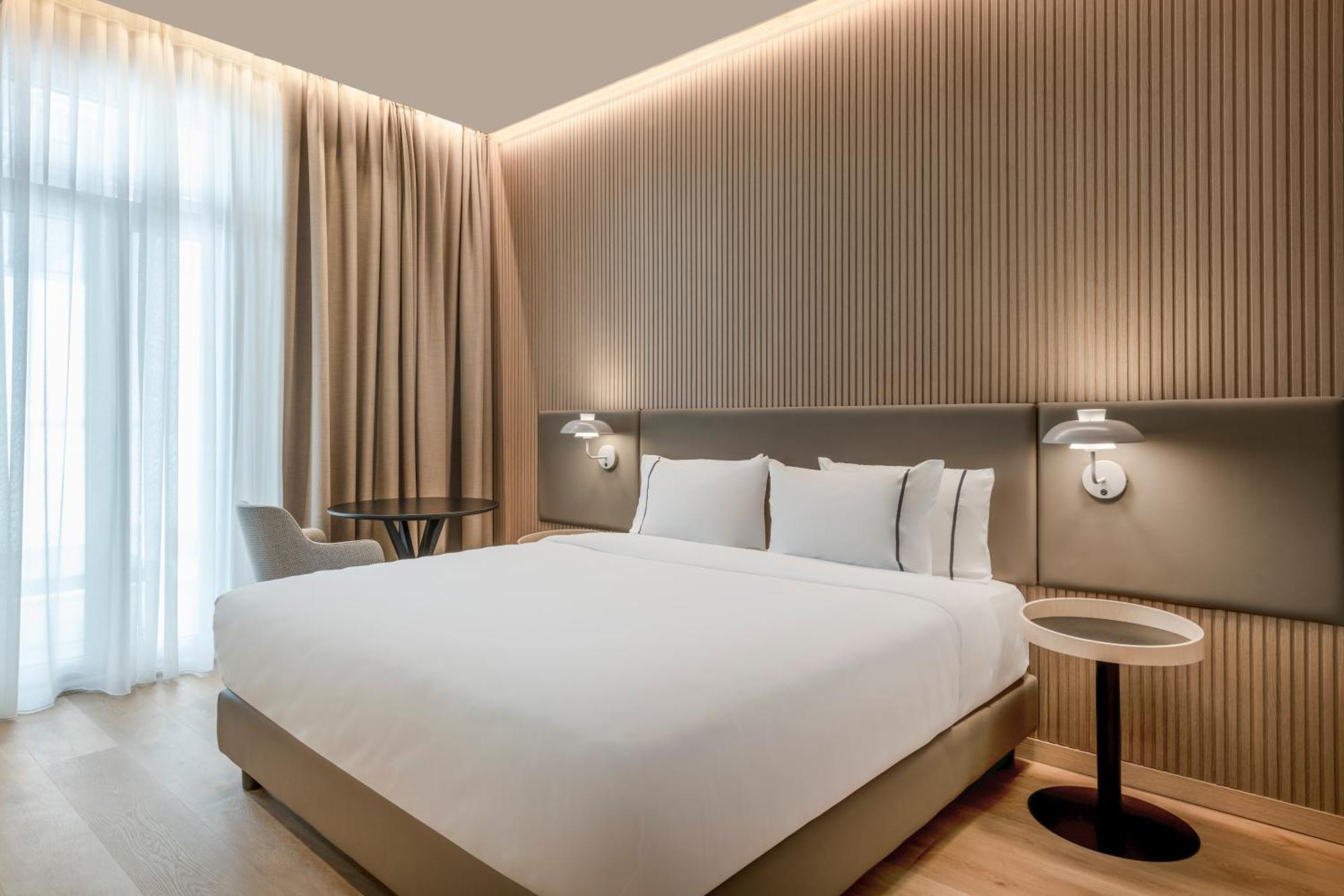 Standard Queen Room with City View,1683805667:JPEG