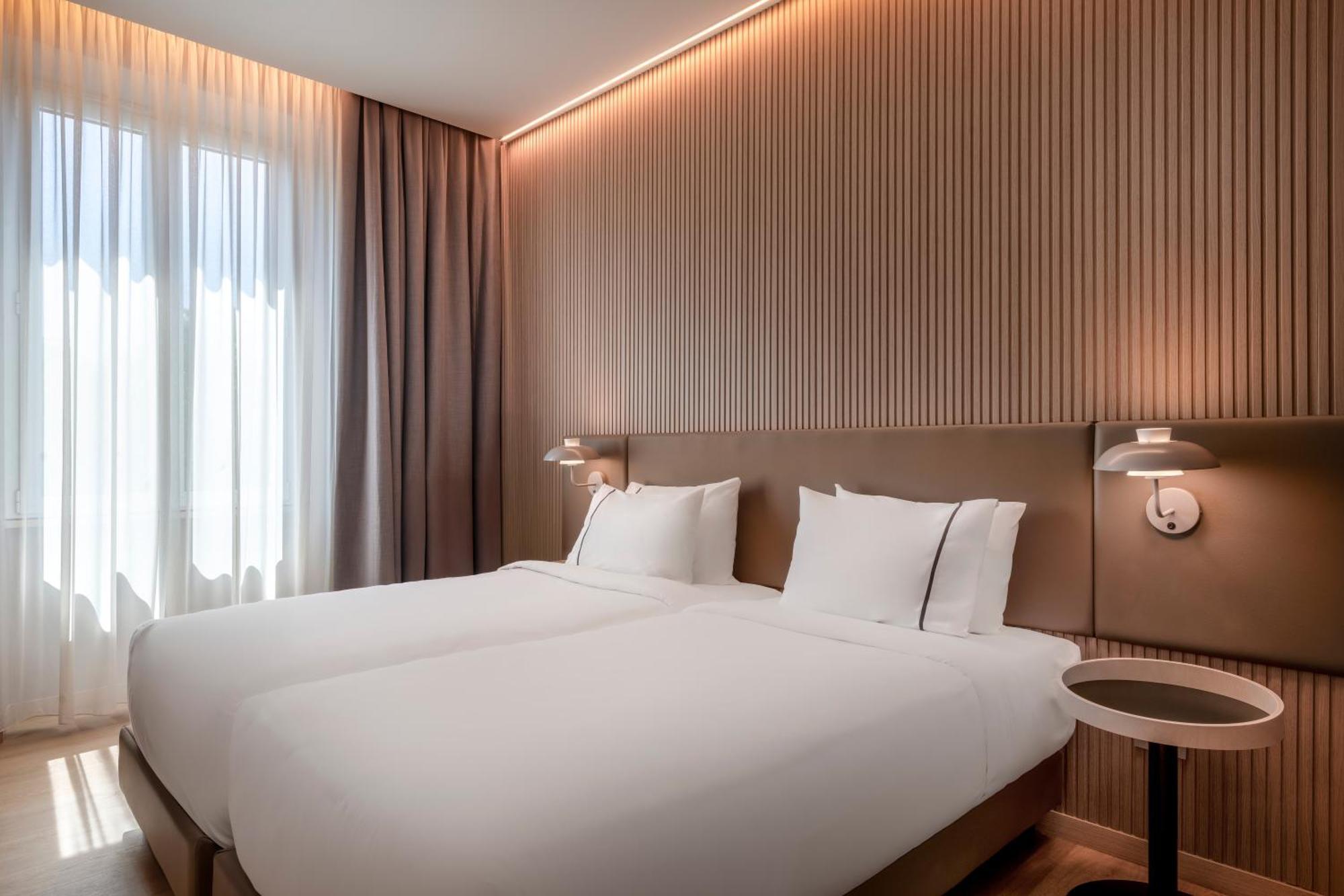 Standard Twin Room with Two Twin Beds and City View,1683805663:JPEG