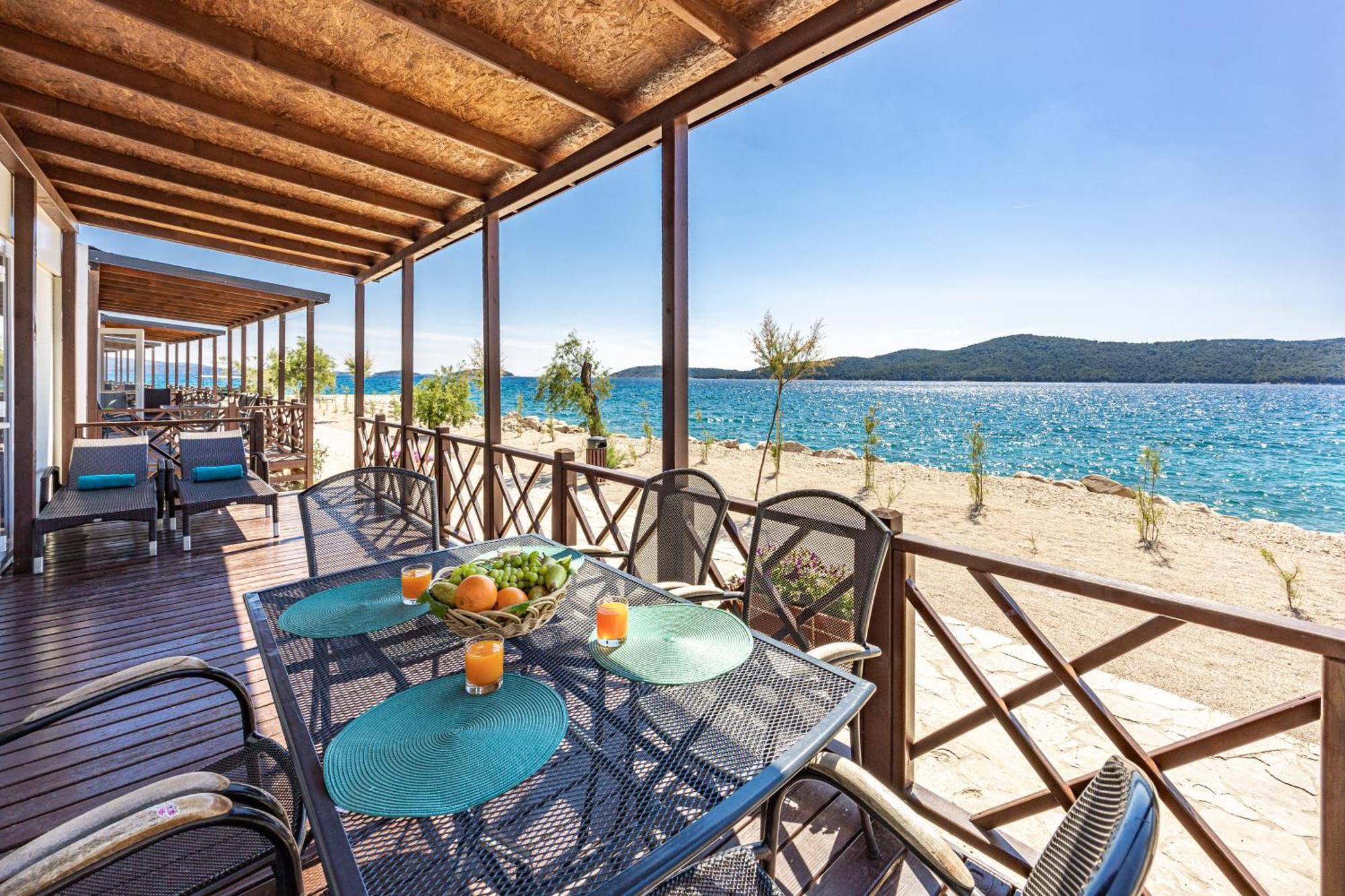 Premium Beach Two-Bedroom Mobile Home Terrace Sea View