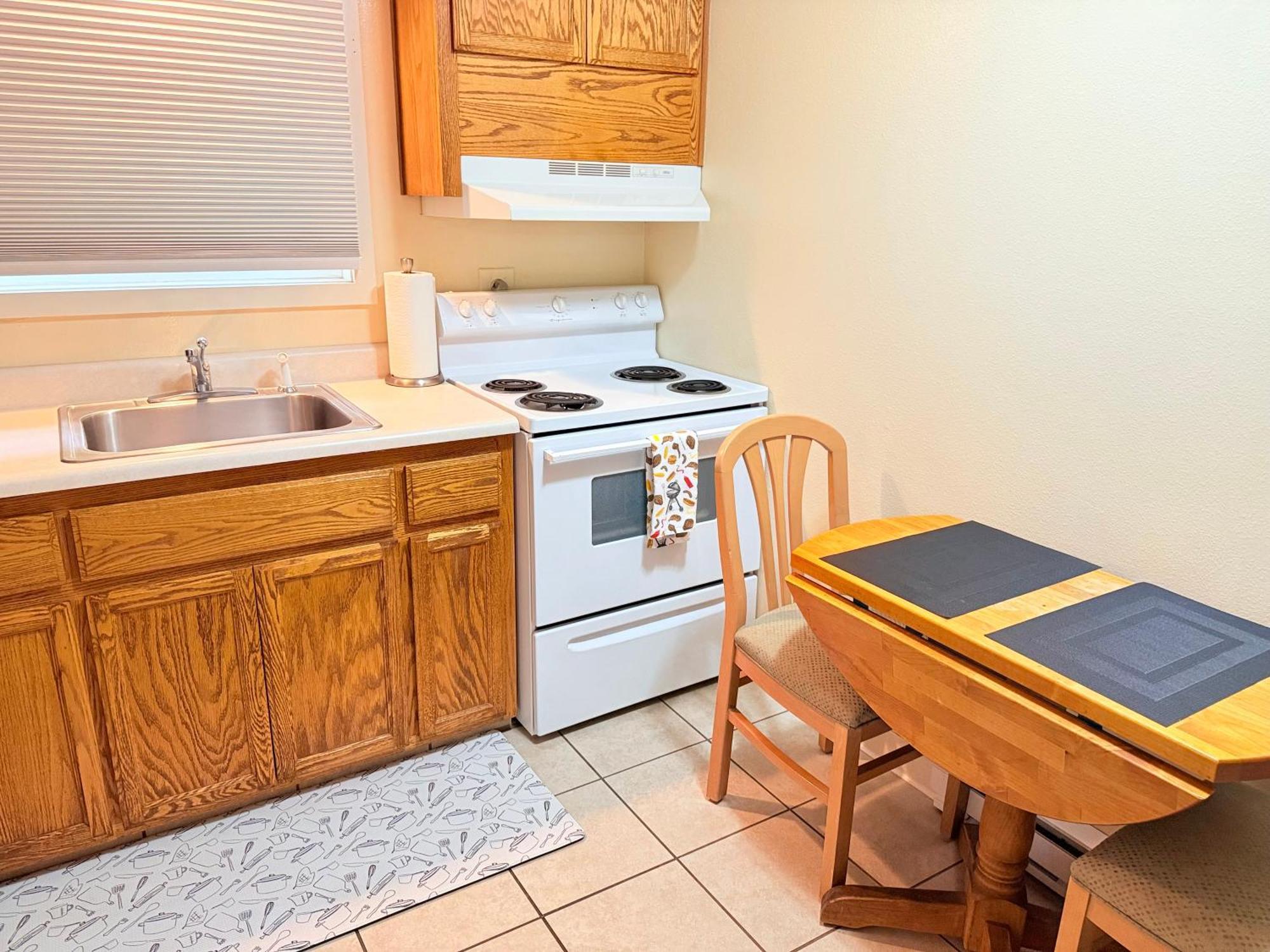 Queen Room Kitchenette No Pets Allowed