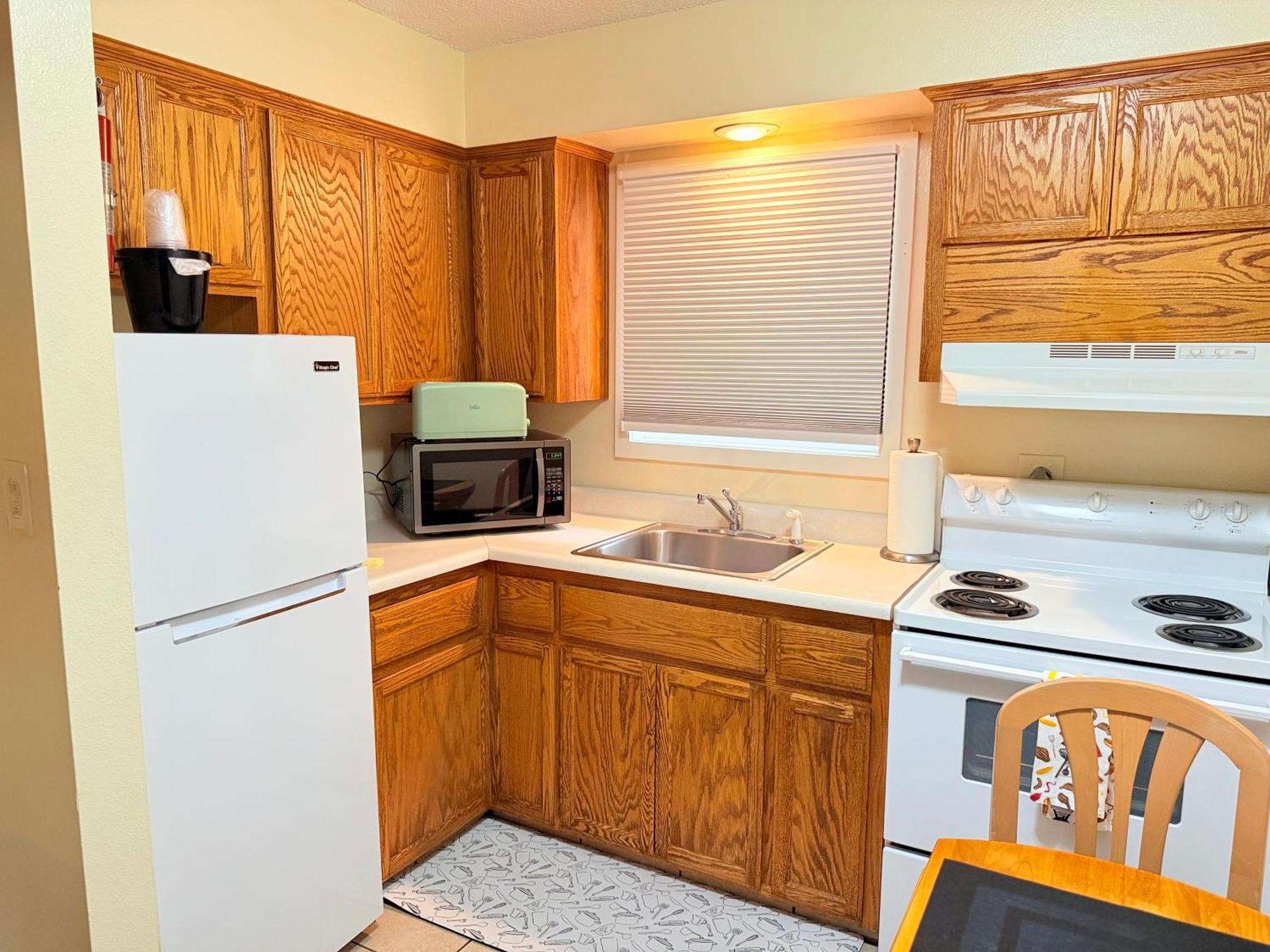 Queen Room Kitchenette No Pets Allowed