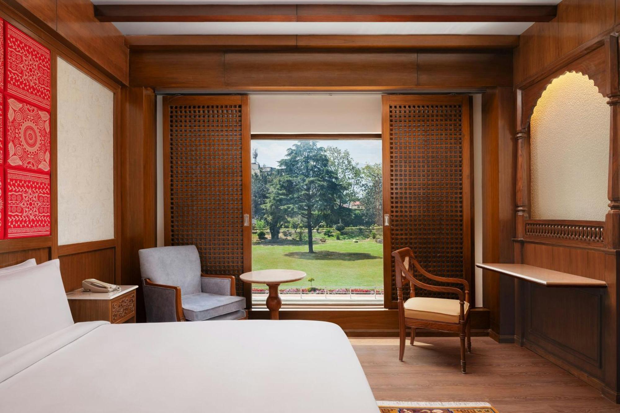Standard King Garden view