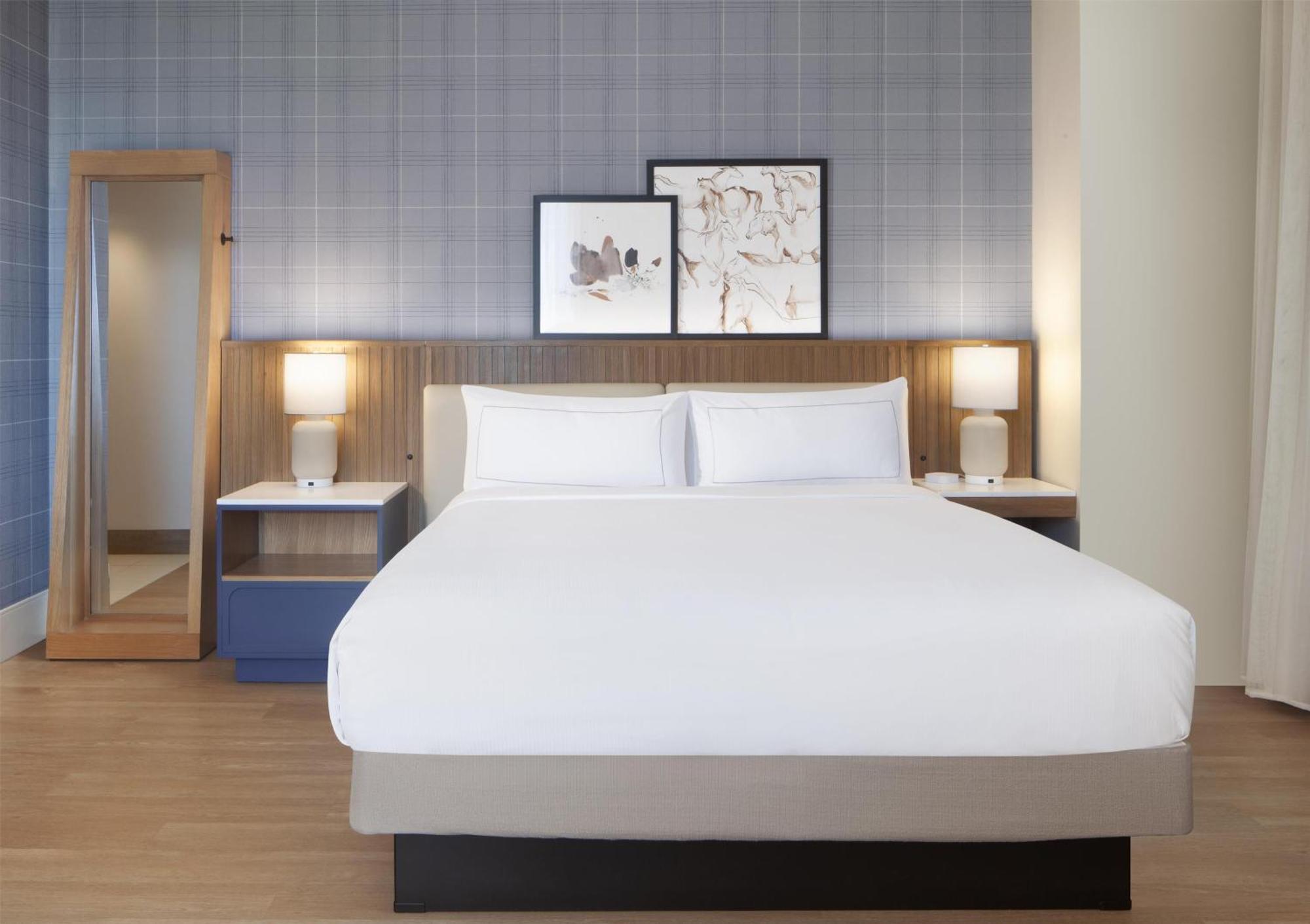 King Corner Room