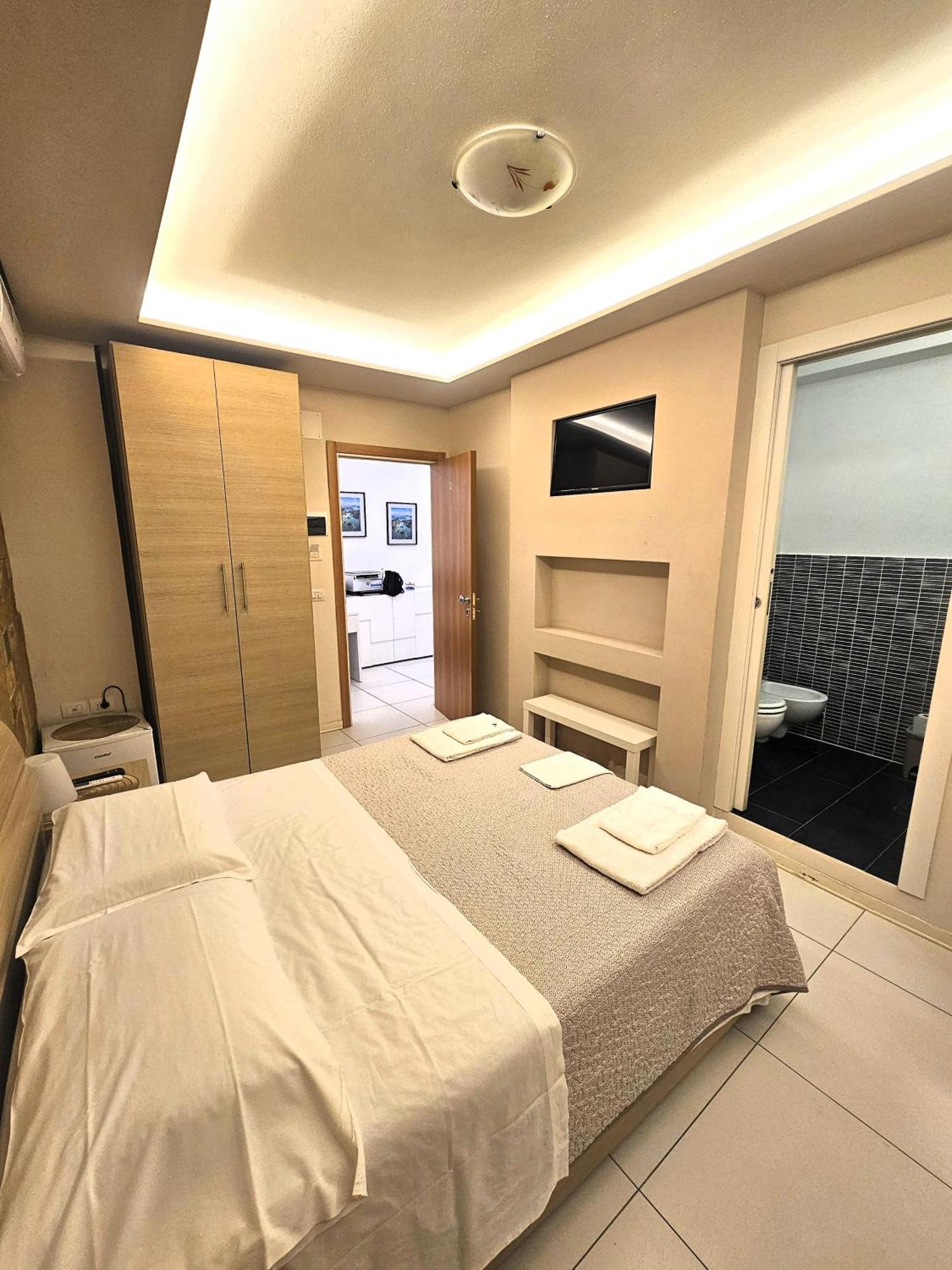 Double Room Private Bathroom