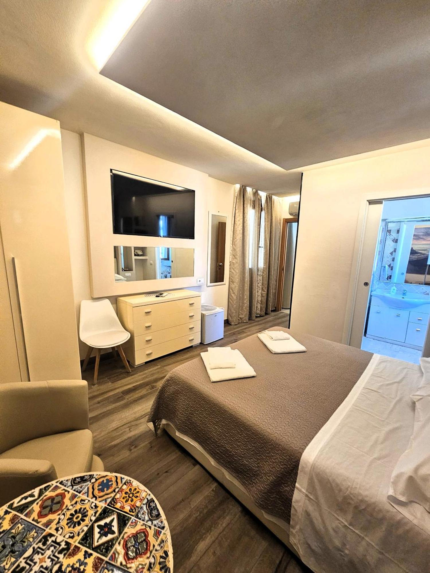 Double Room Private Bathroom