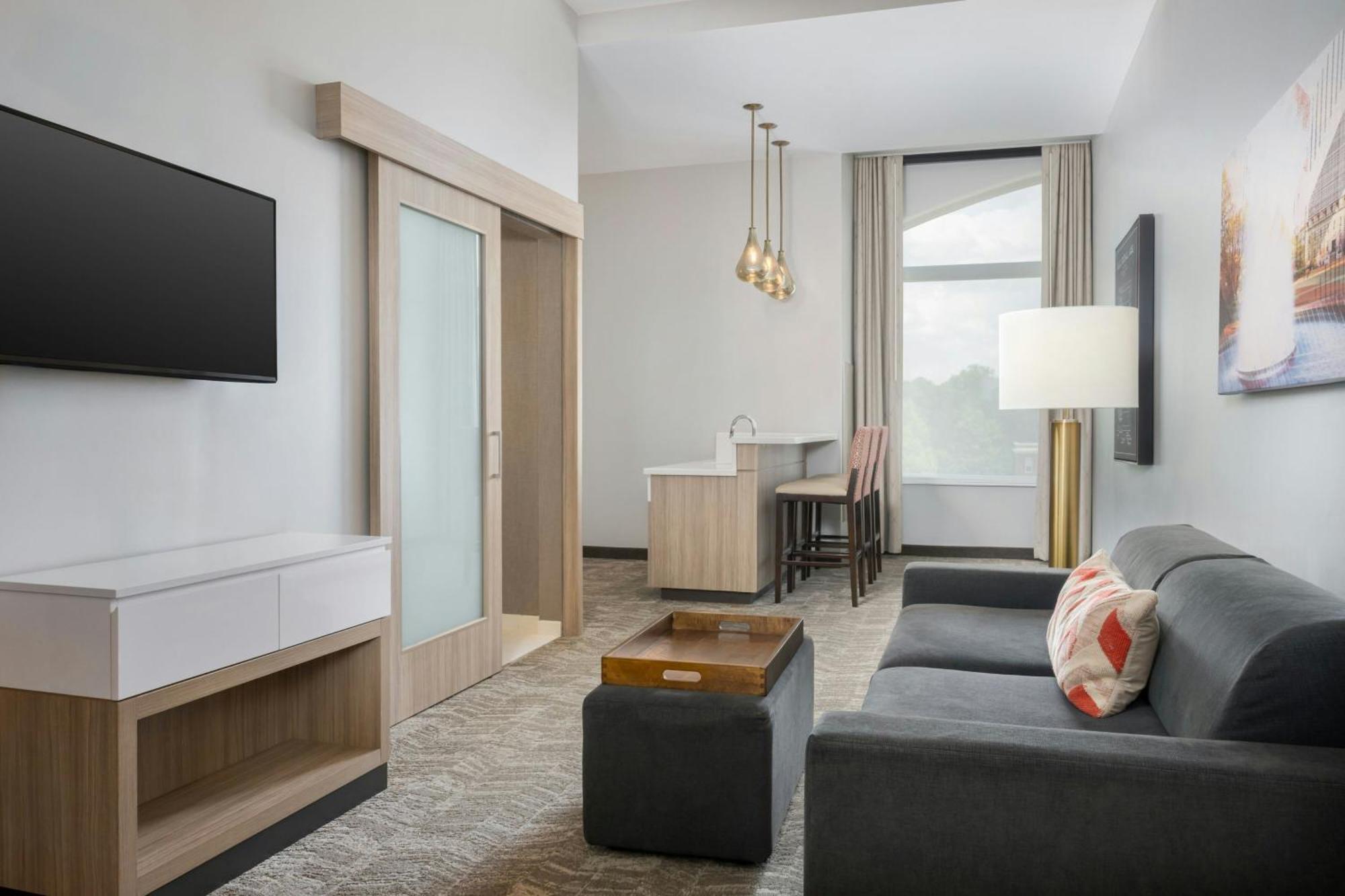 One-Bedroom Queen Suite Two Queen Beds Trundle Sofa