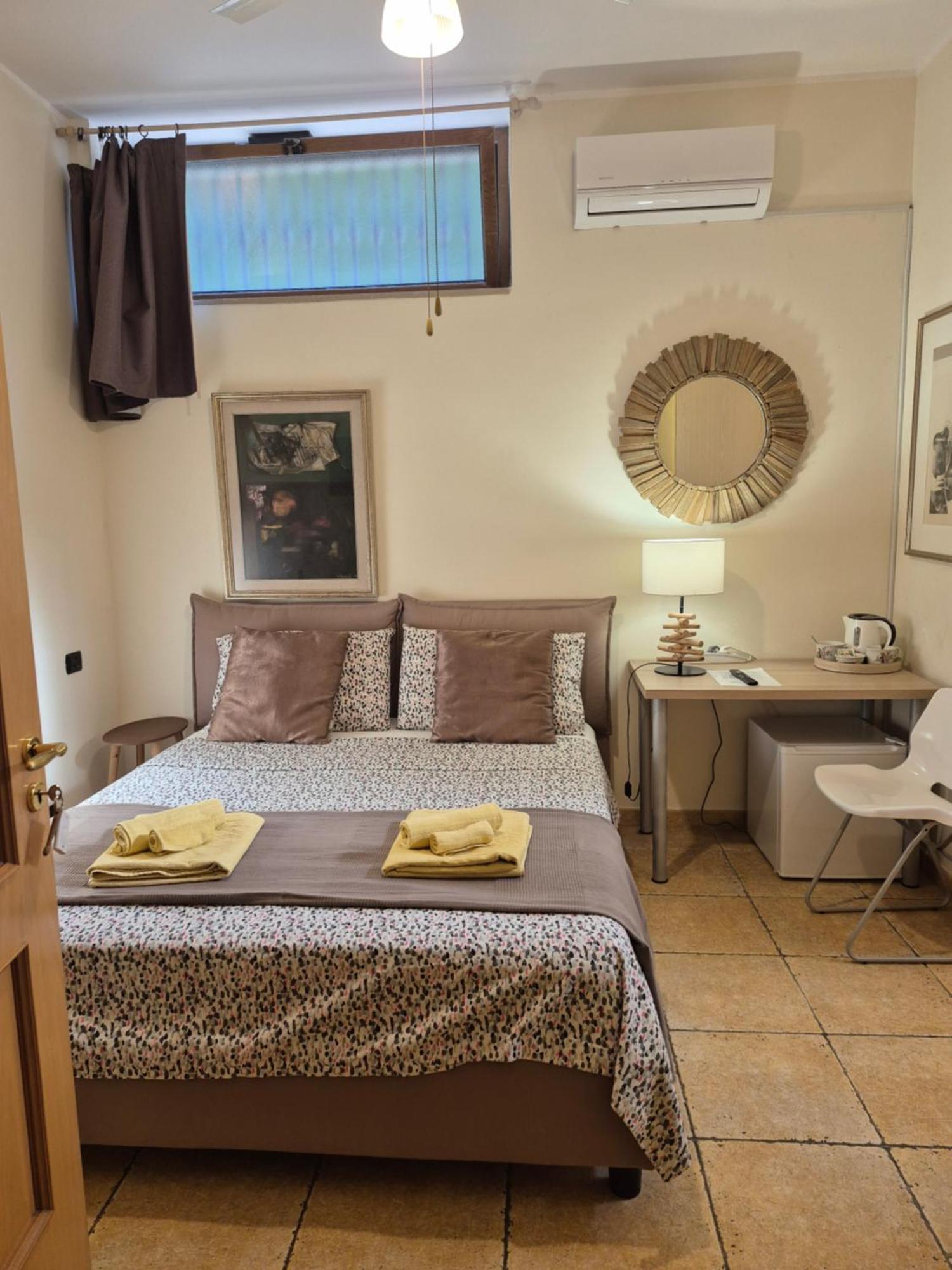 Double Room,1683870005:JPEG