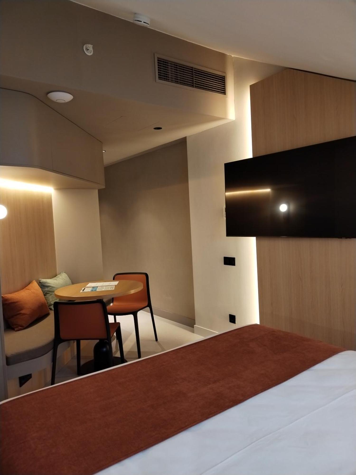 Double or Twin Room Kitchenette