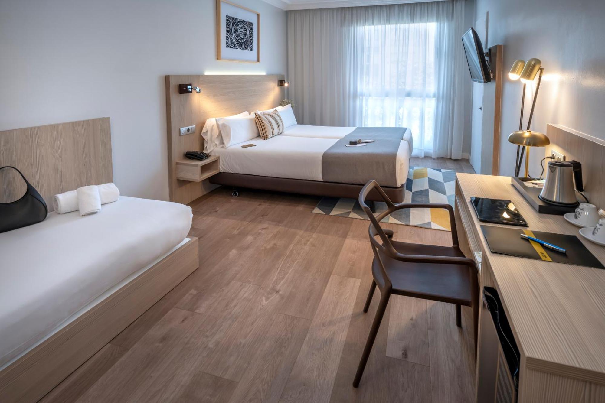 Deluxe Double or Twin Room Rambla View