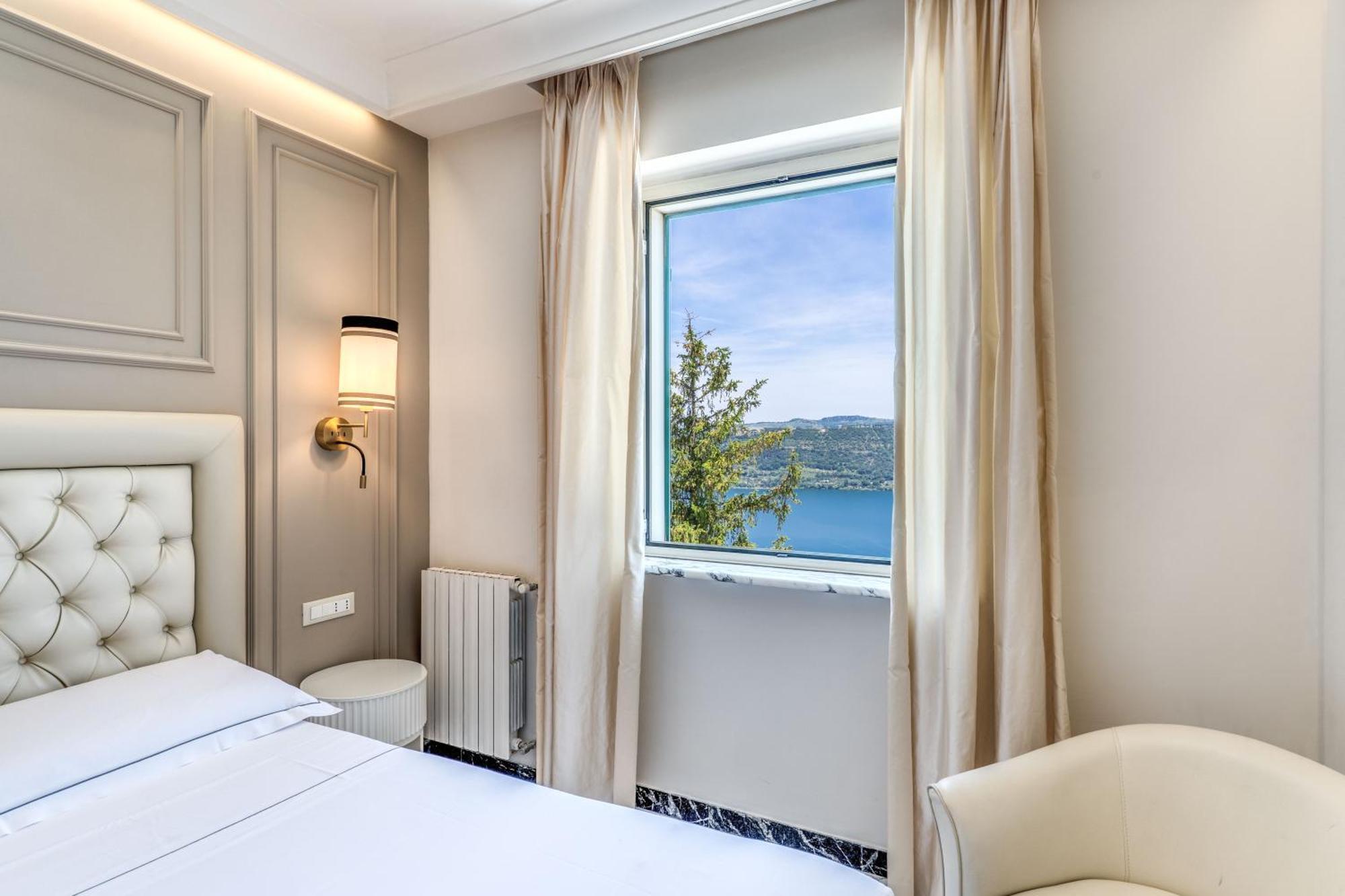 Double Room Lake View