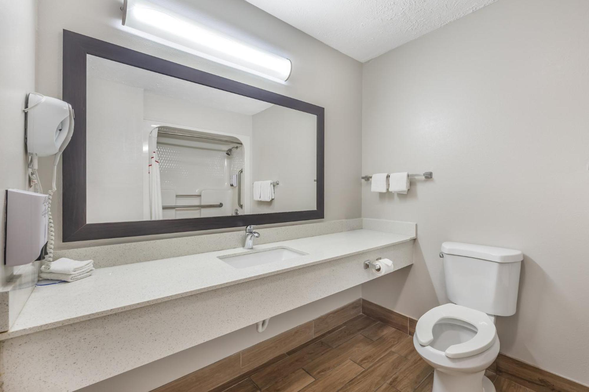 Deluxe King Room Disability Access or Smoke