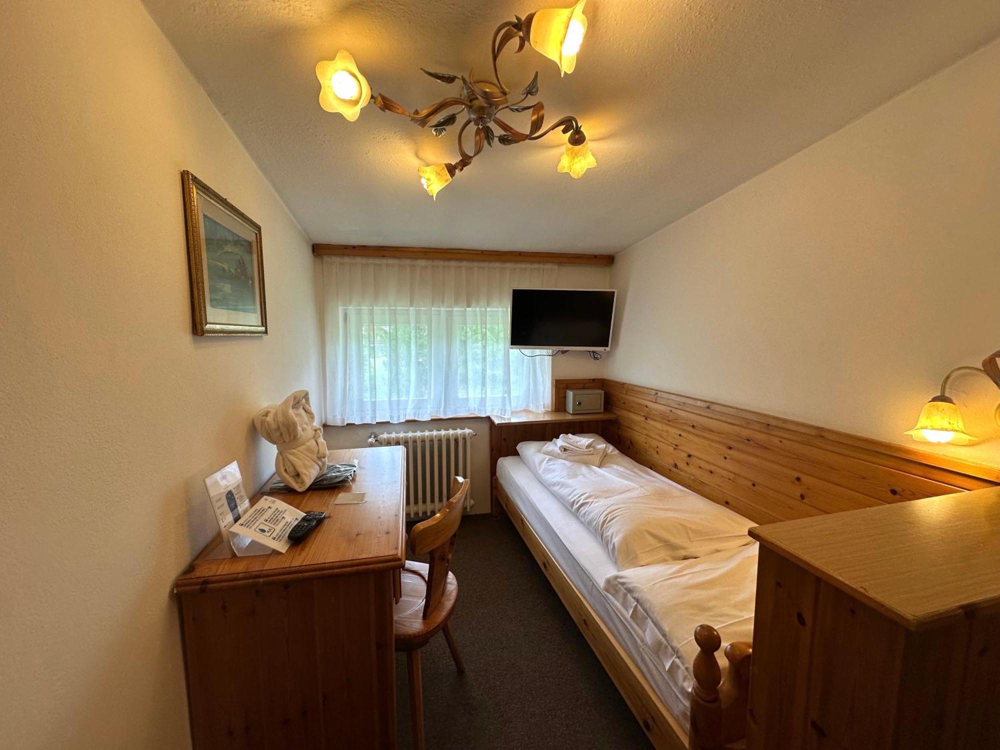 Single Room,1596874735:JPEG