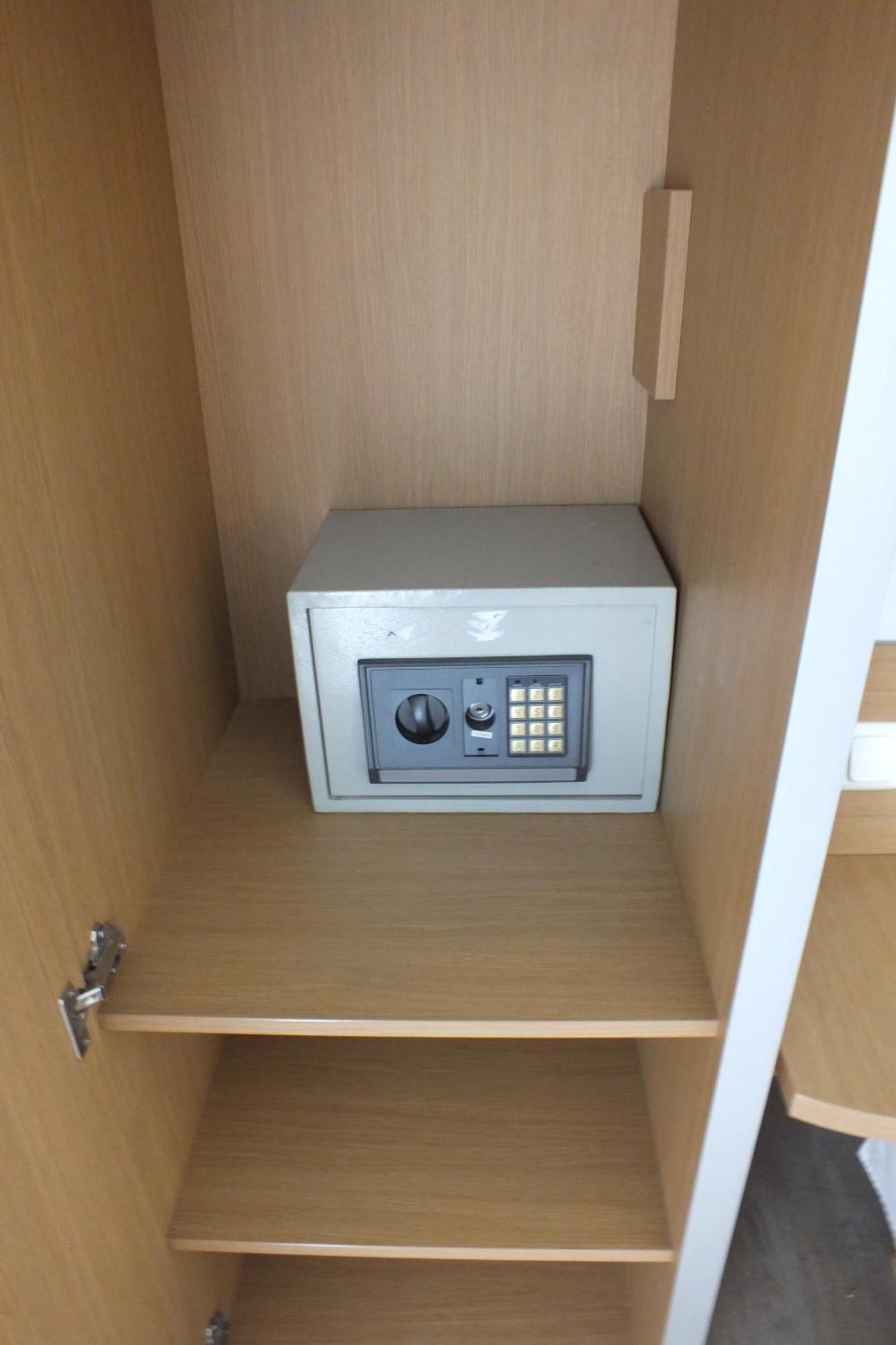 Double Room,1685083078:JPEG
