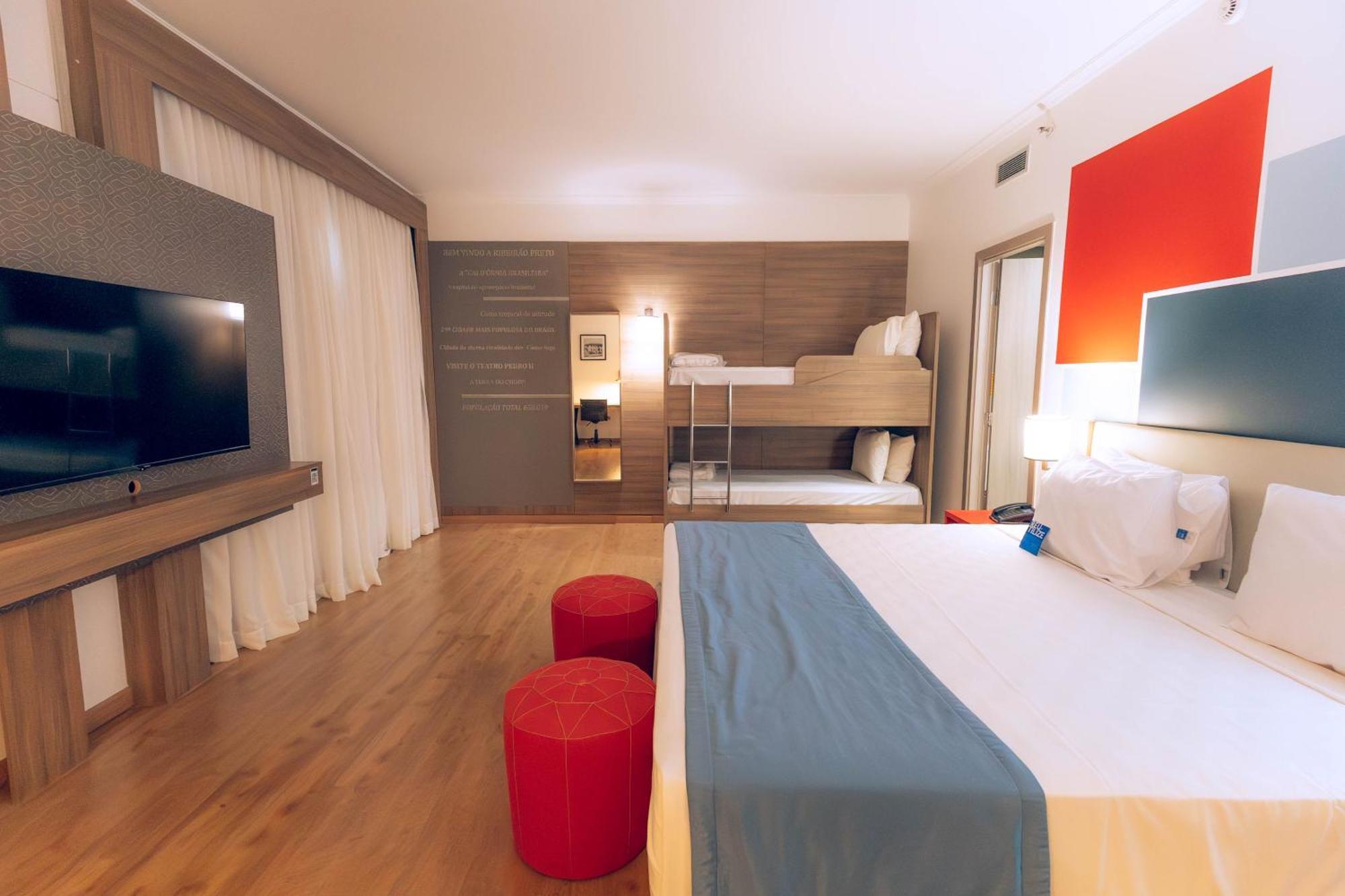 Deluxe Family Room