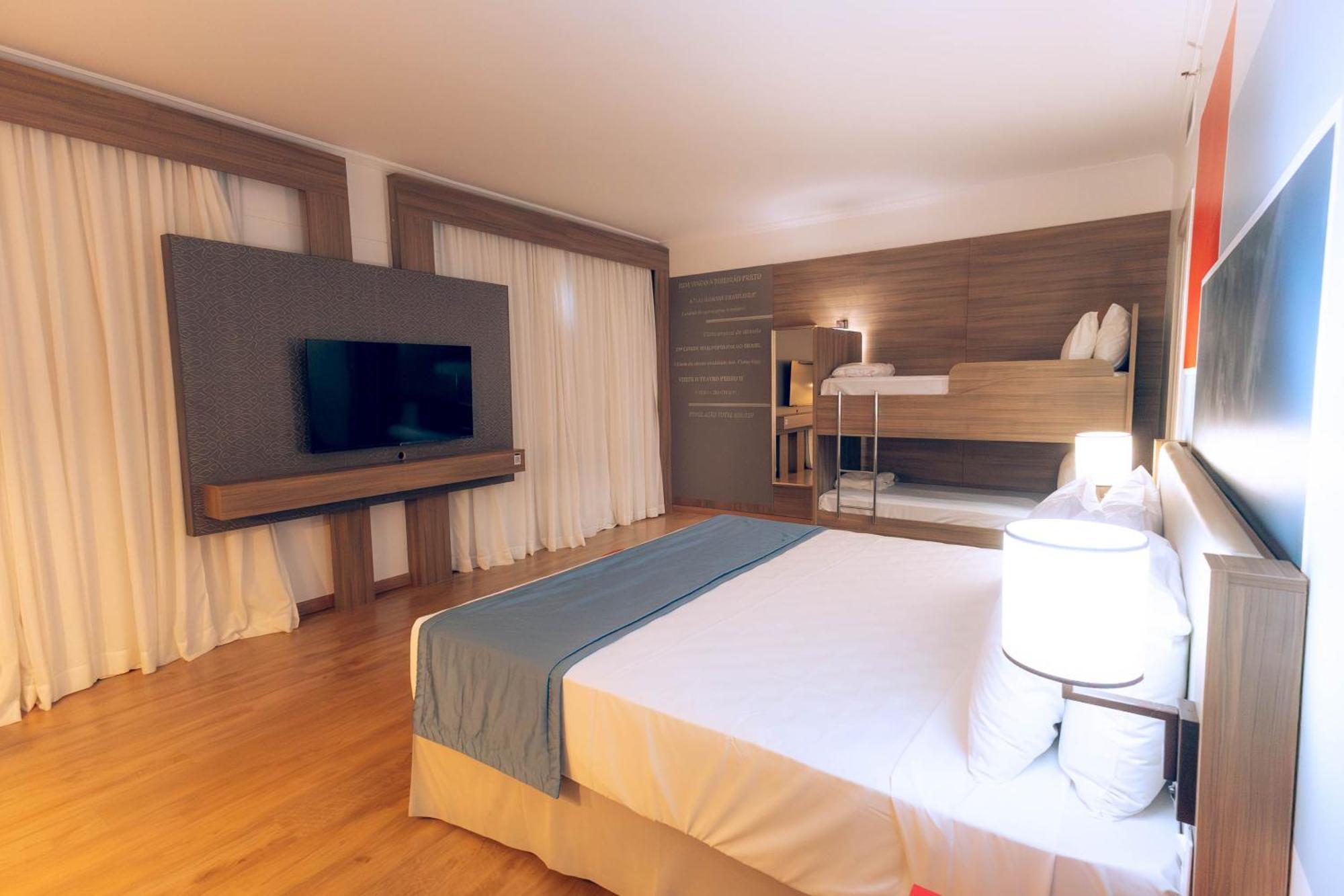 Deluxe Family Room