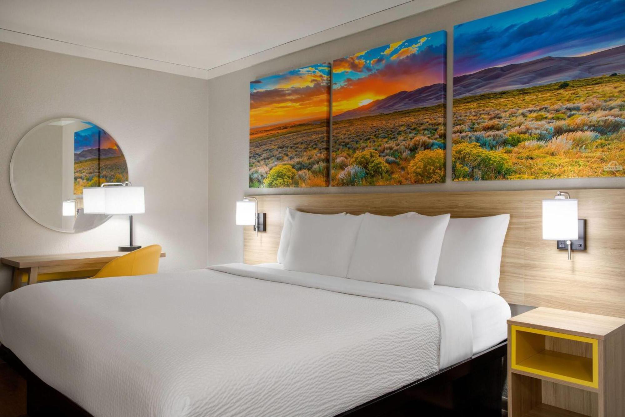Studio Suite 2 Queen Beds 1 King Bed Non-Smoking