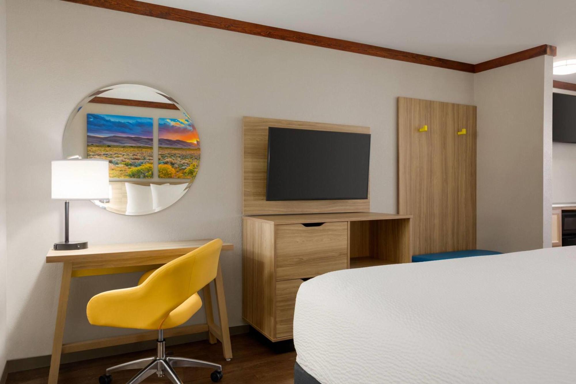Studio Suite 1 King Bed Non-Smoking