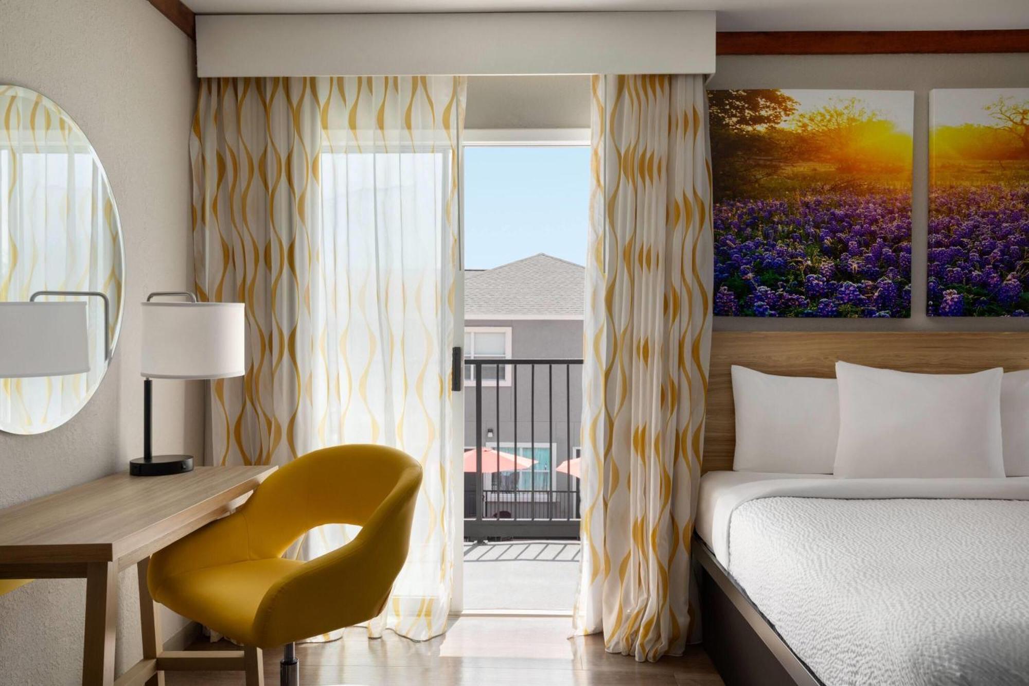 Studio Suite 2 Queen Beds 1 King Bed Non-Smoking
