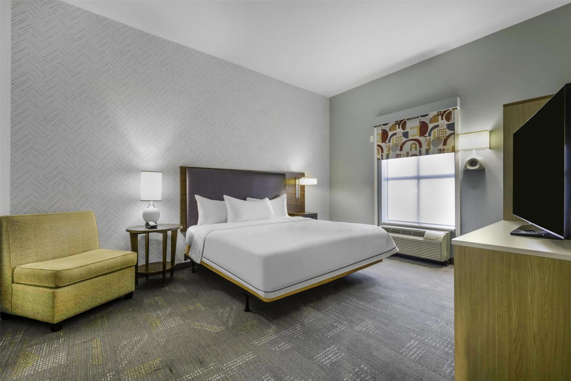 One-Bedroom King Suite - Non-Smoking