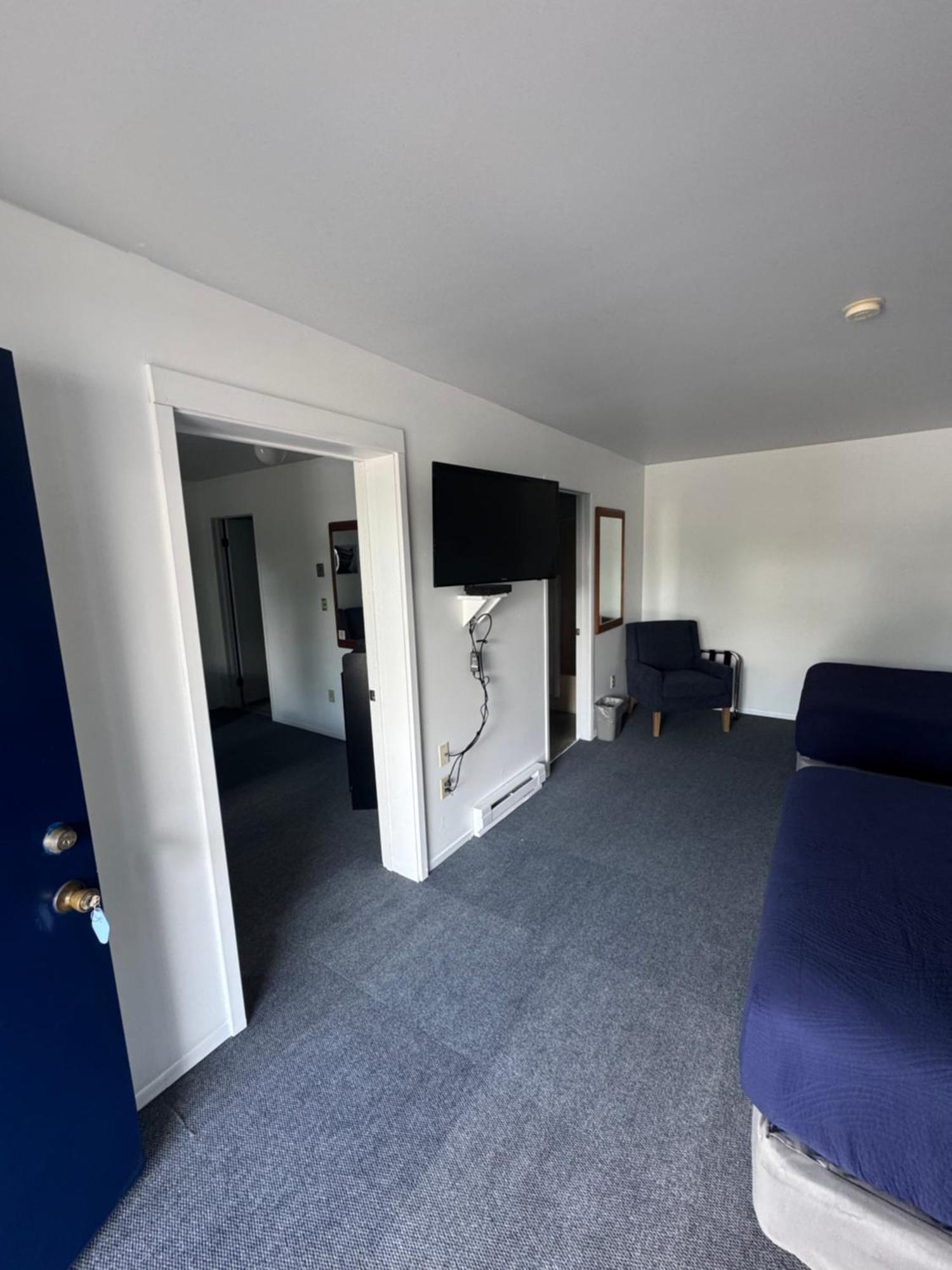 Deluxe Queen Suite