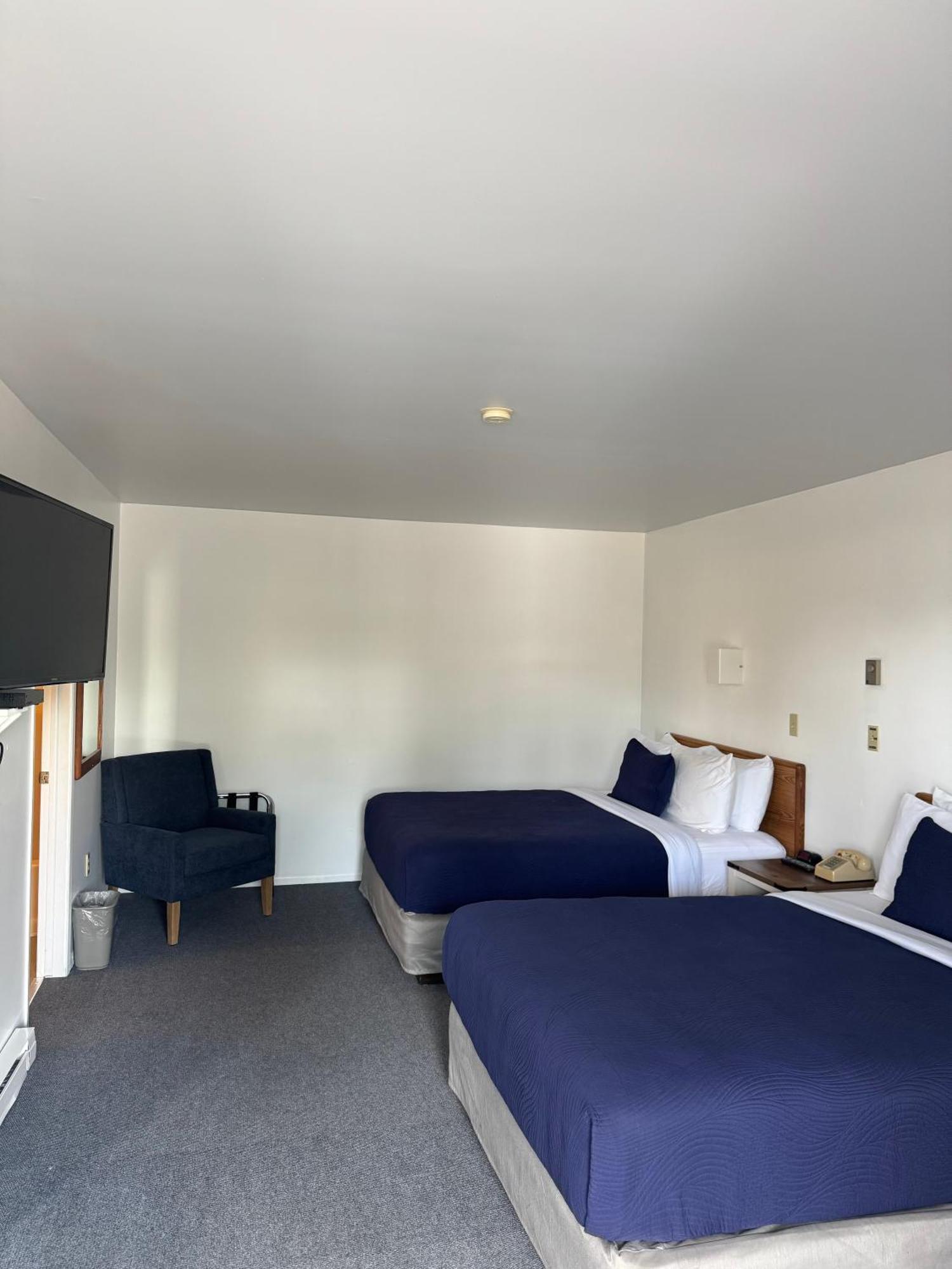 Deluxe Queen Suite