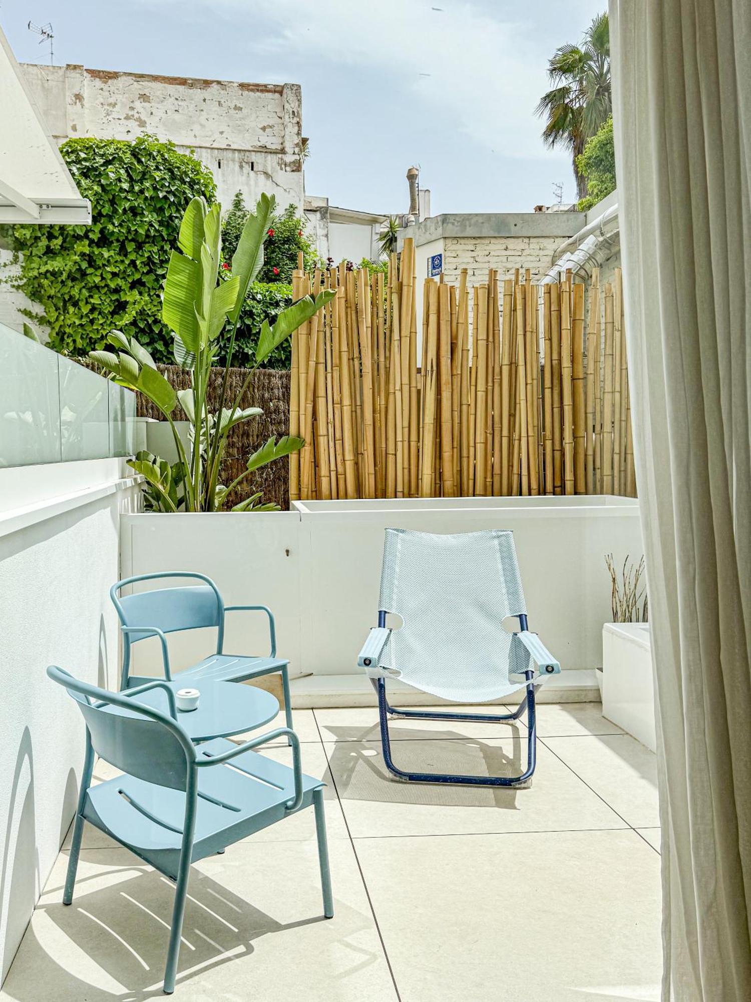 Deluxe Courtyard Whirlpool tub