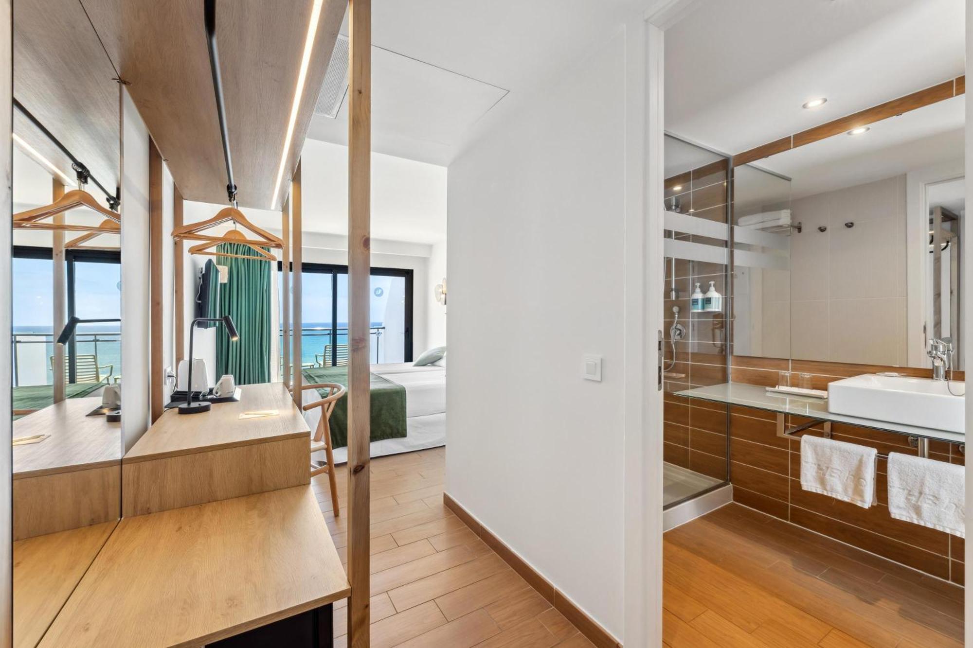 Double or Twin Room Sea View