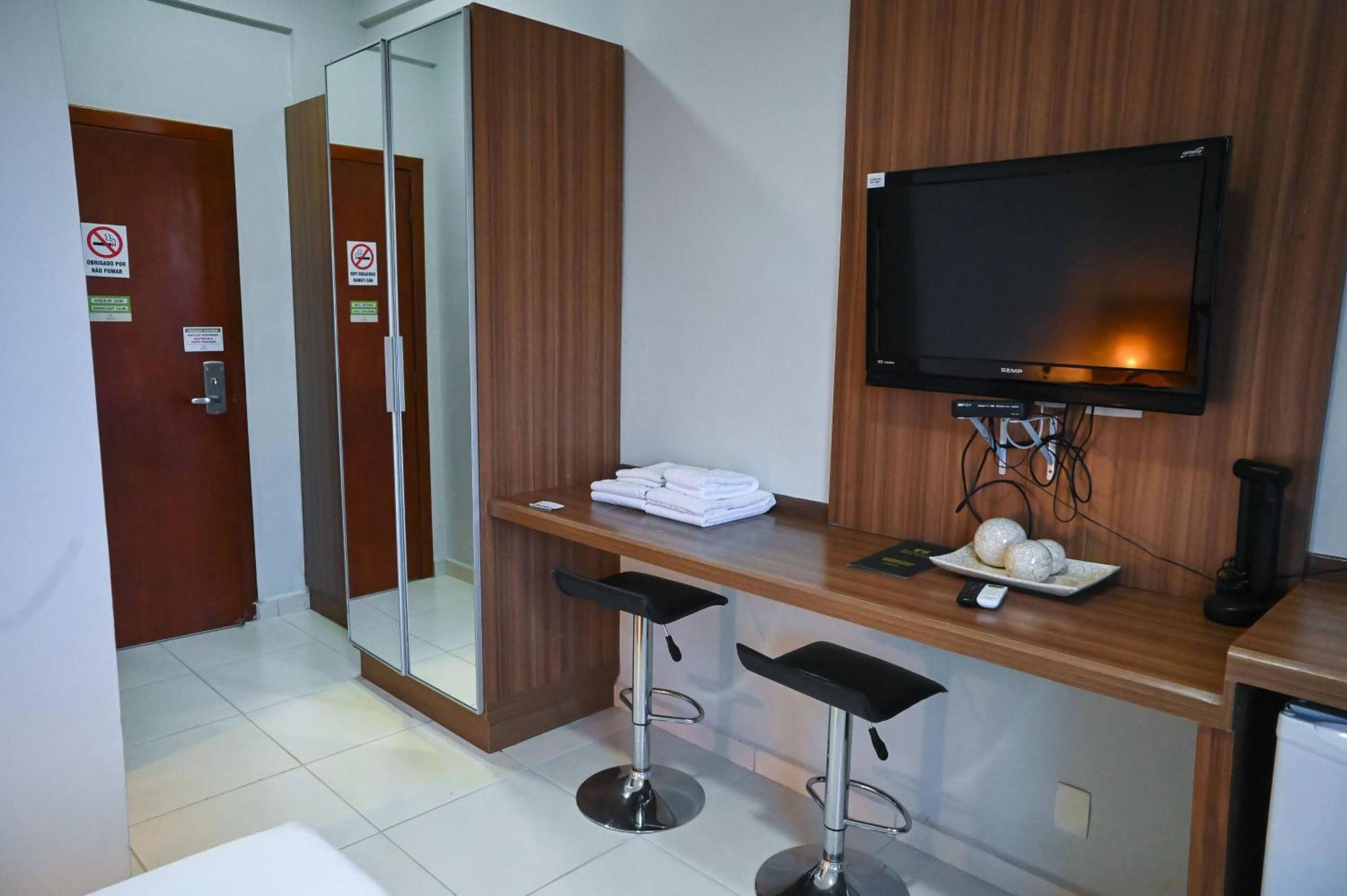 Family Room,1686437892:JPEG